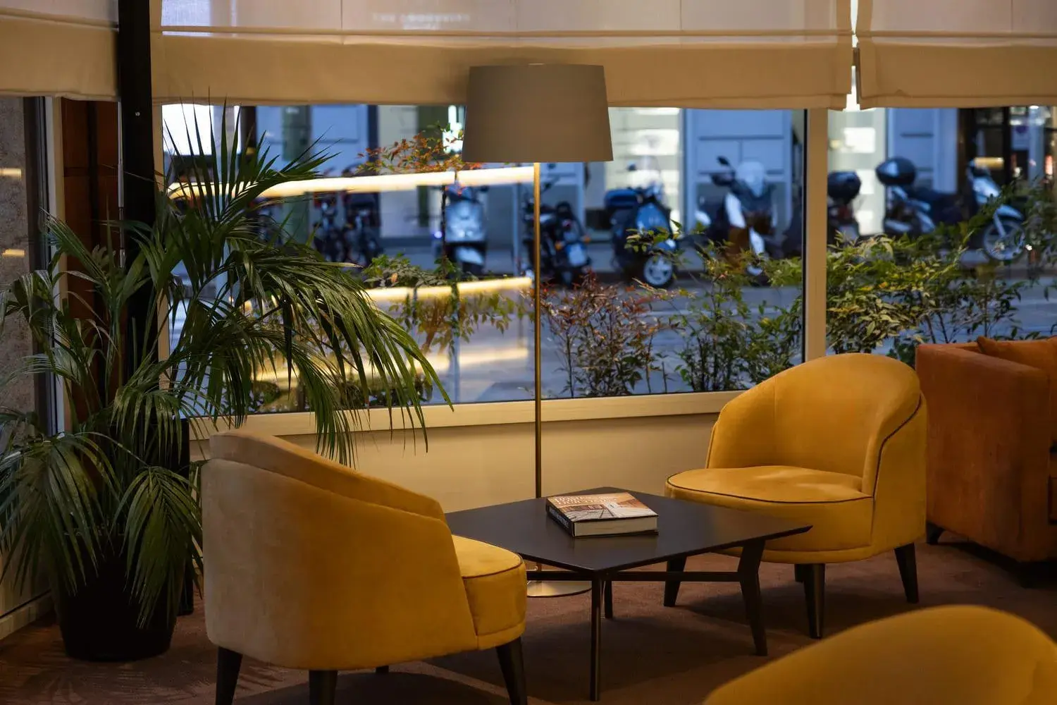 Lounge or bar in UNA Hotels Cusani Milano Lounge or bar in UNA Hotels Cusani Milano