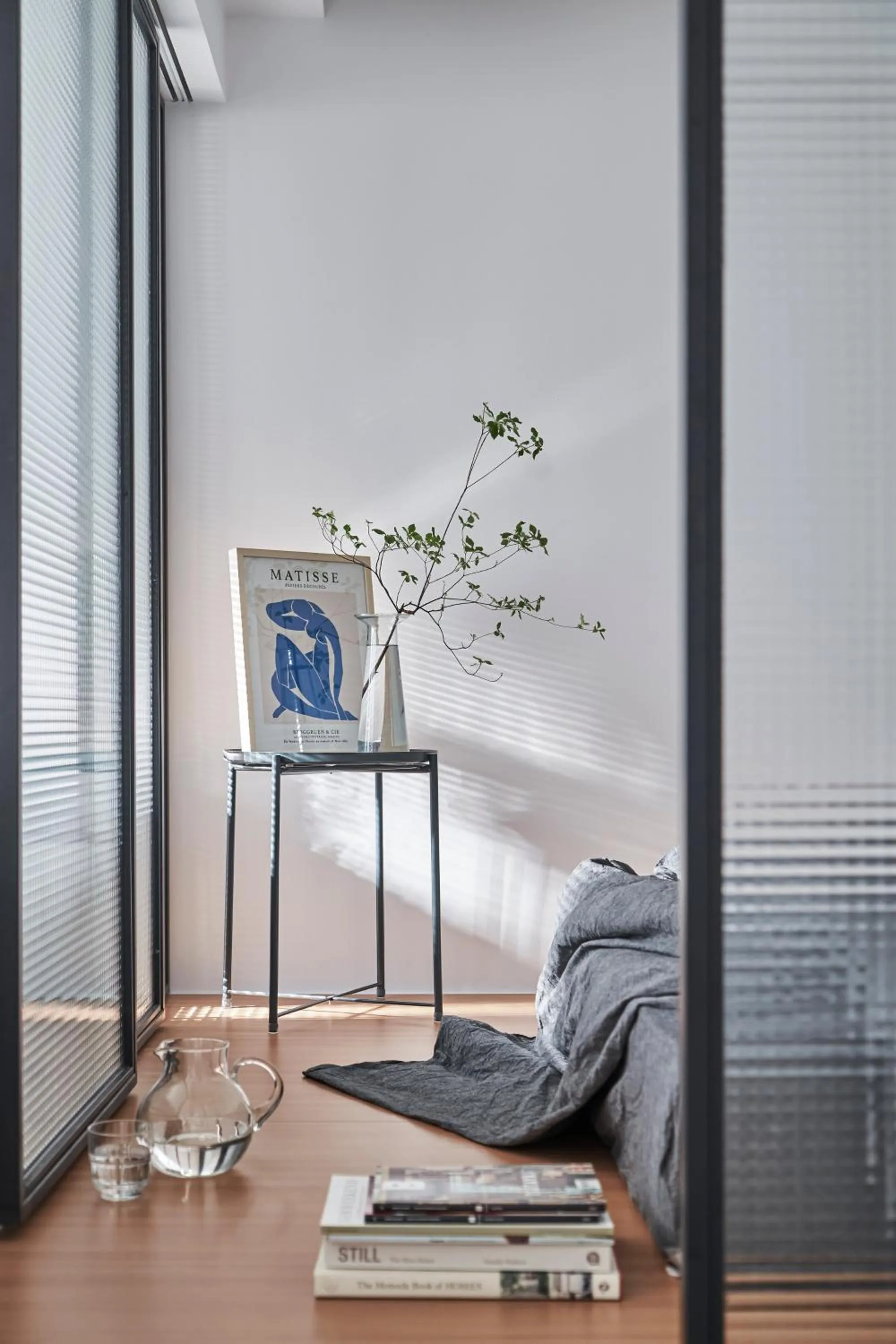 Bed in M Village Living Trần Não