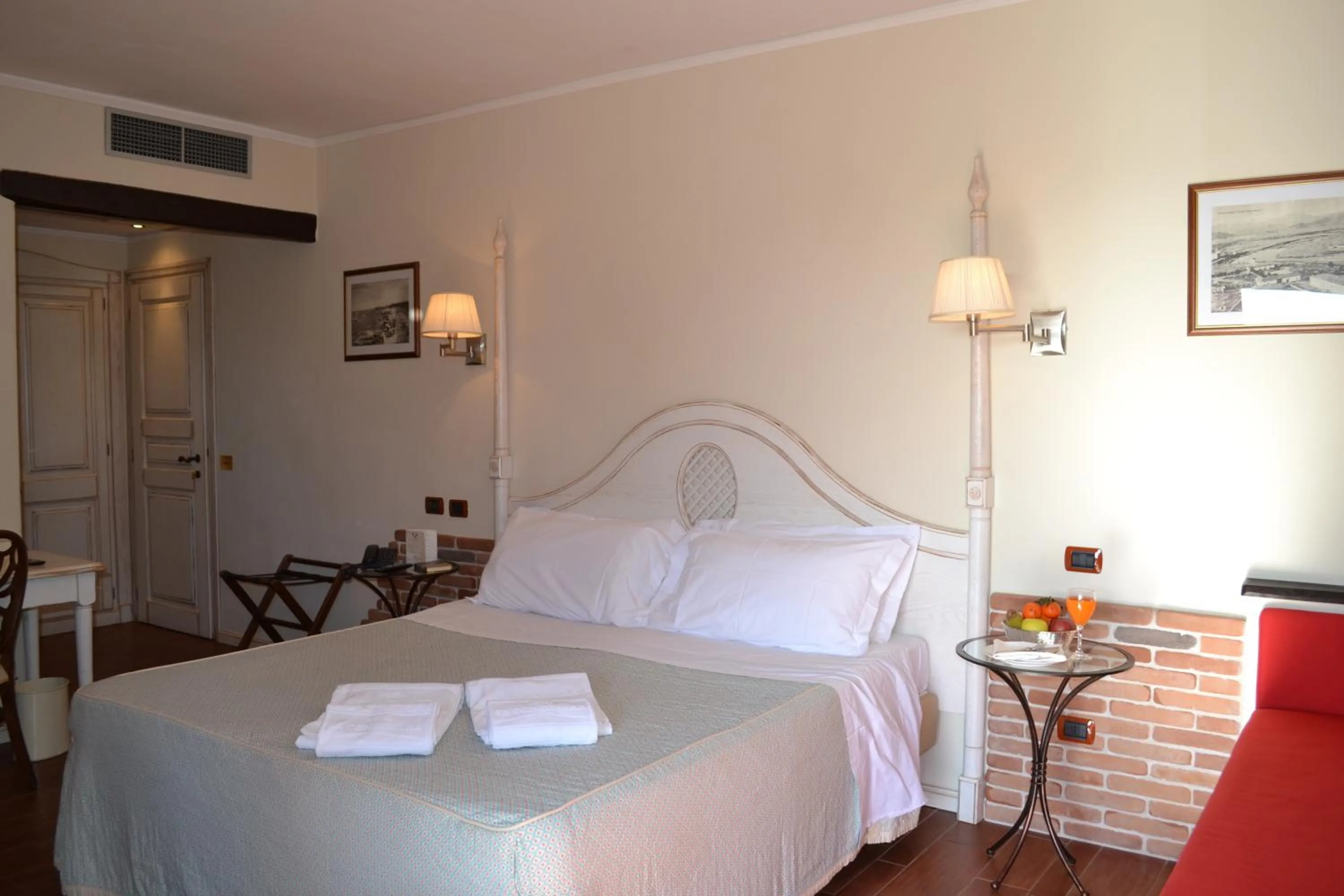 Bed in Hotel Sa Contonera