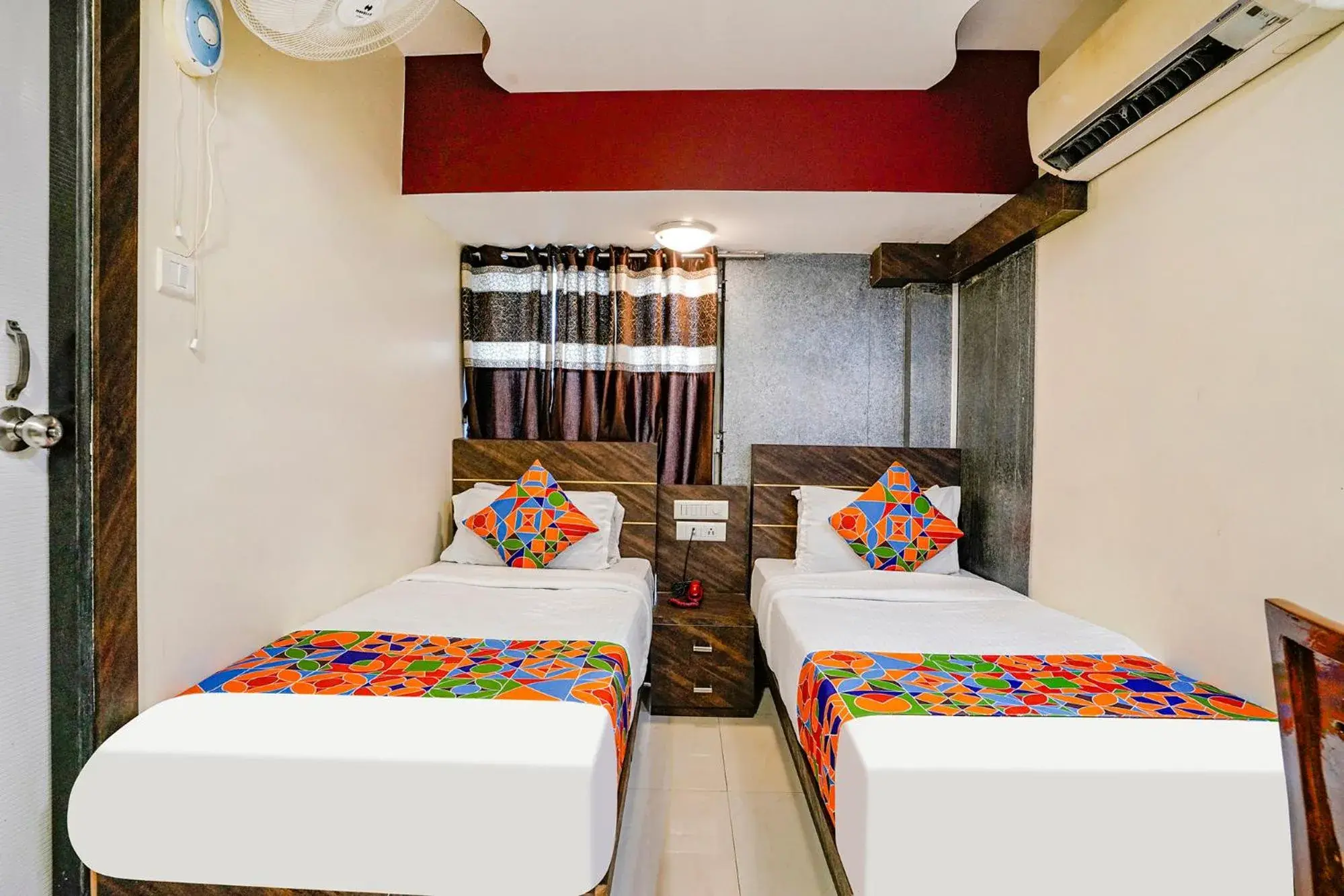 Deluxe Twin Room in FabHotel Amber Corp Inn Deluxe Twin Room in FabHotel Amber Corp Inn