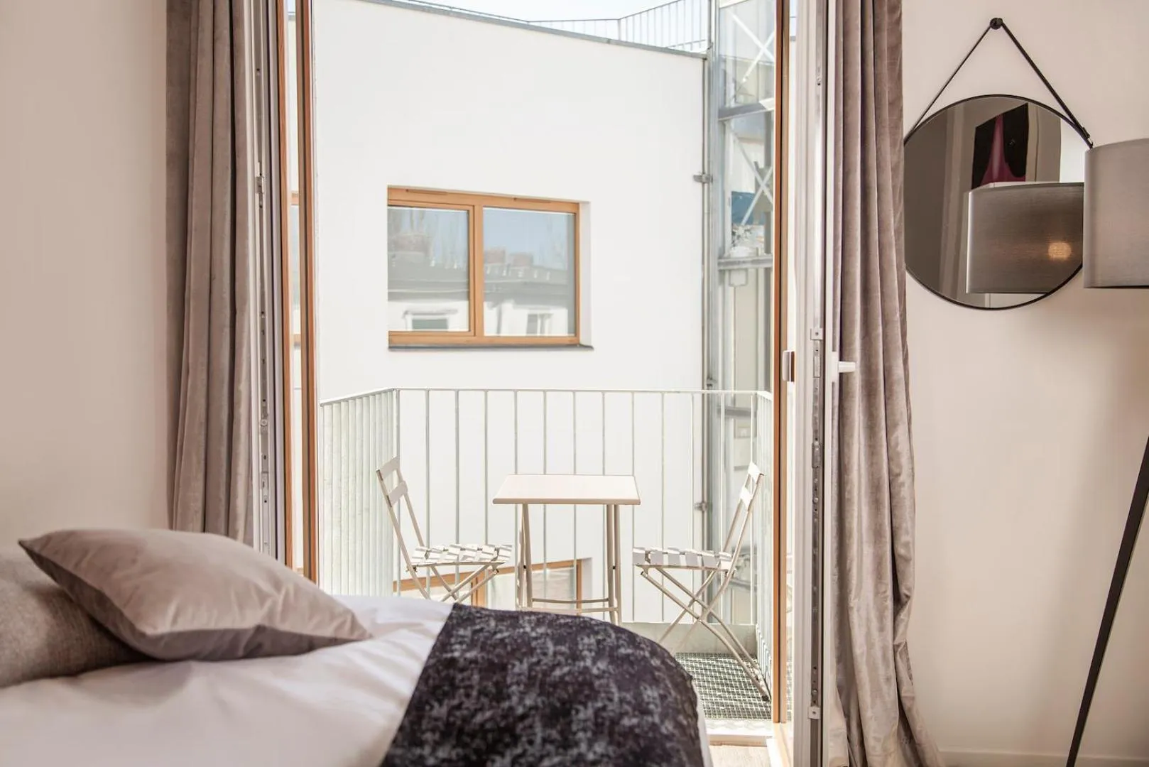 Balcony/Terrace, Bed in The Faces Berlin Apartments