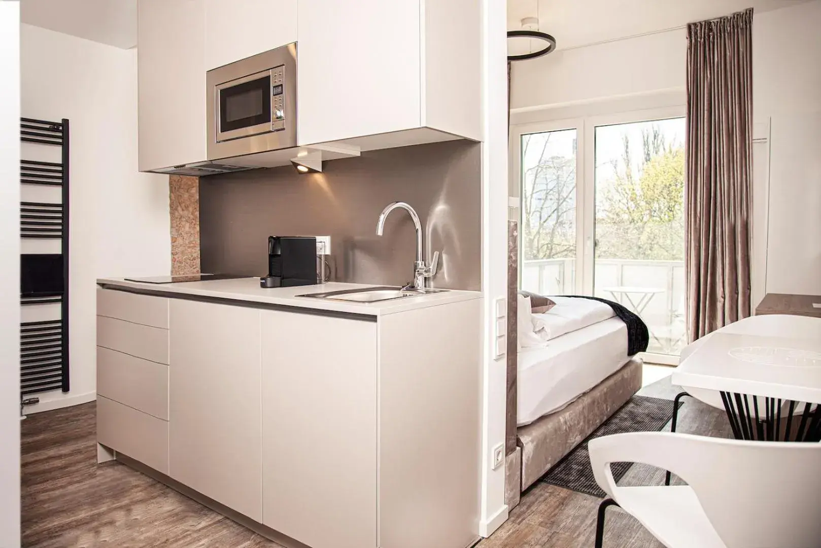 Standard Apartment with Balcony in The Faces Berlin Apartments Standard Apartment with Balcony in The Faces Berlin Apartments