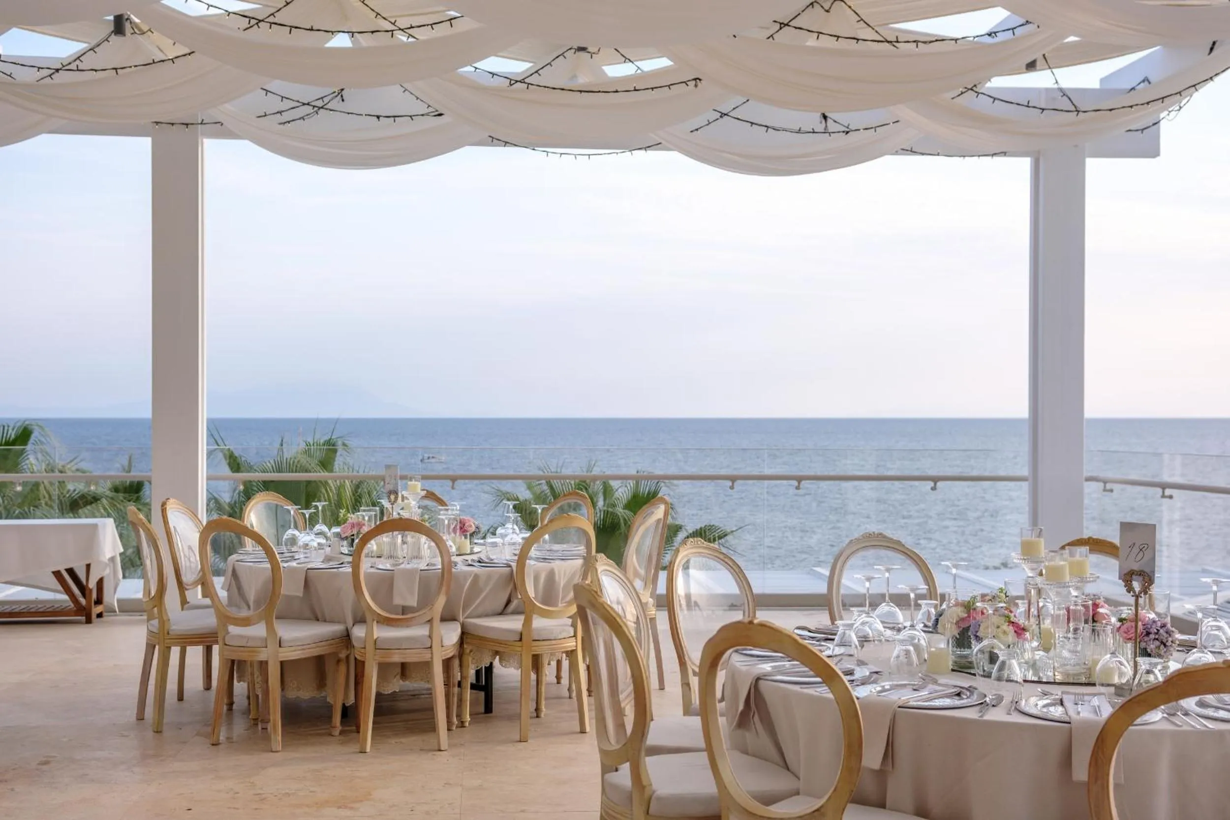 Entertainment in Hiddenbay Teos Hotel