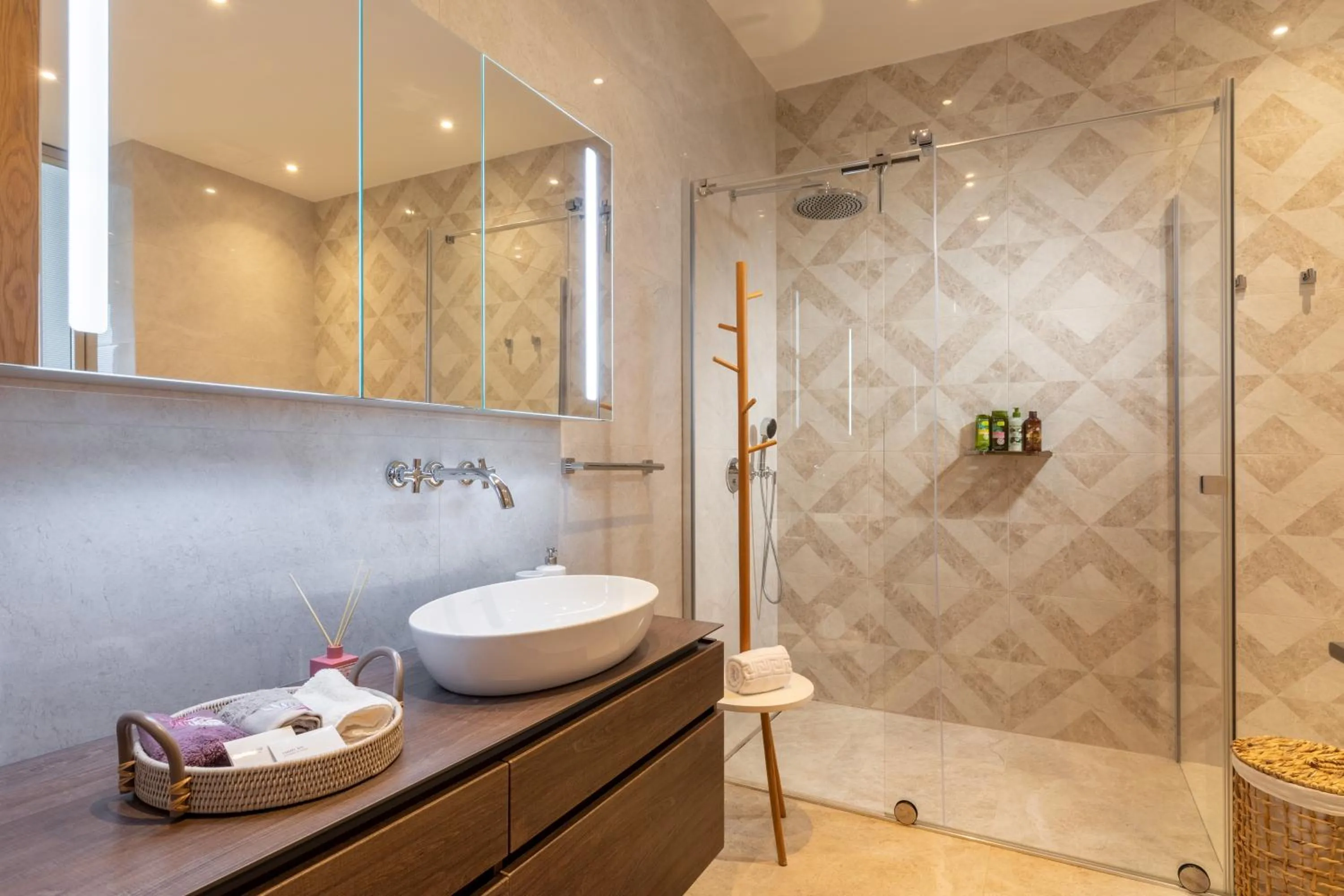 Shower in Hiddenbay Teos Hotel