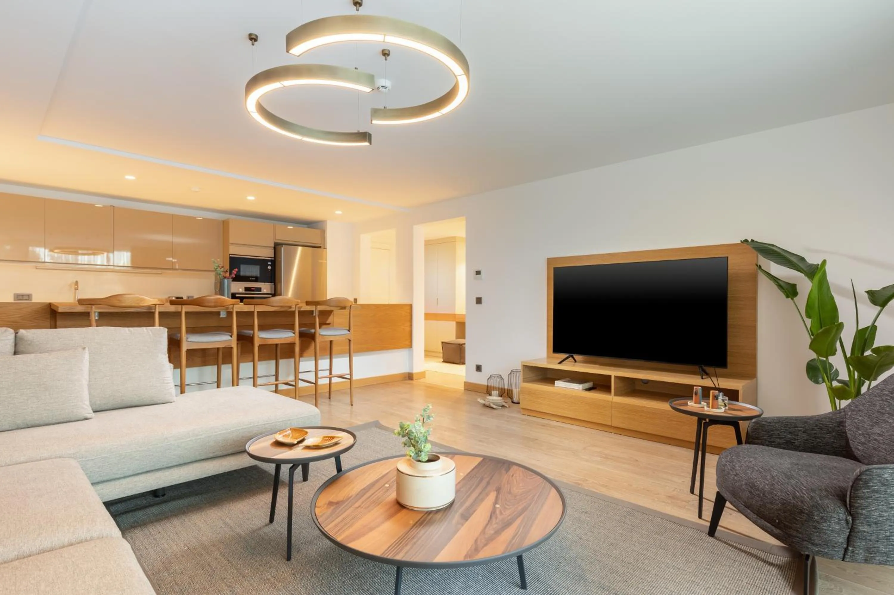 TV and multimedia in Hiddenbay Teos Hotel