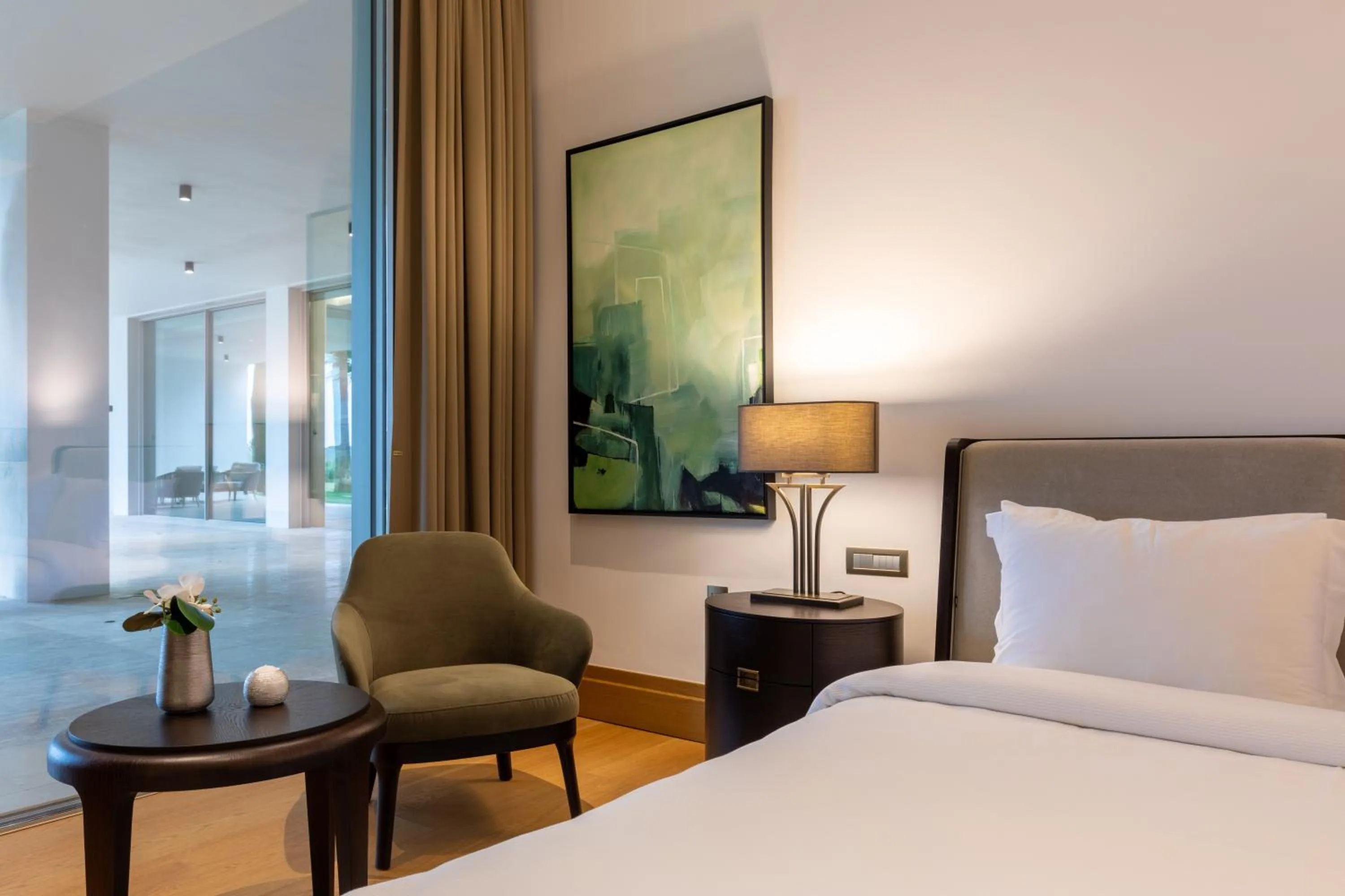 Living room, Bed in Hiddenbay Teos Hotel