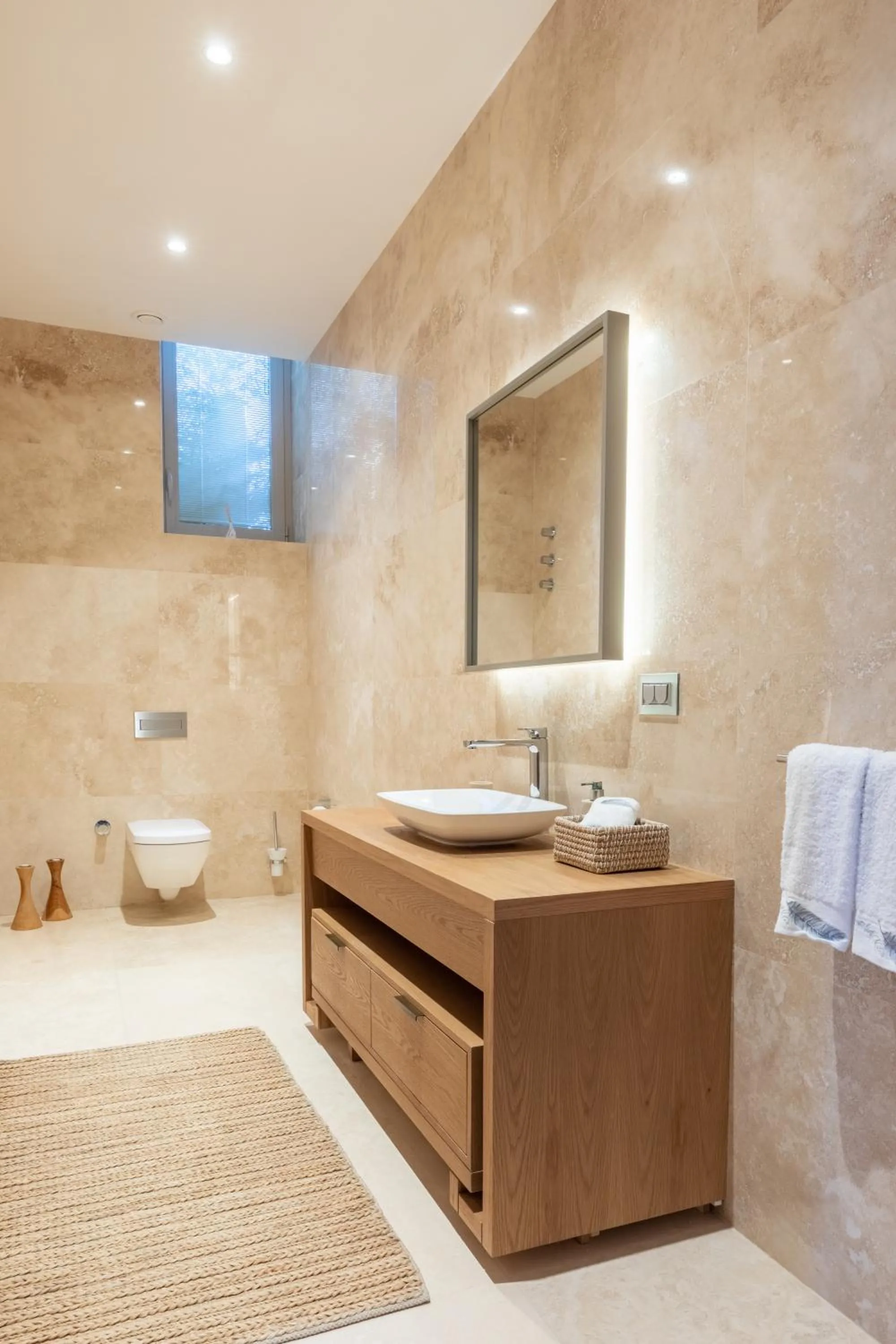 Shower in Hiddenbay Teos Hotel