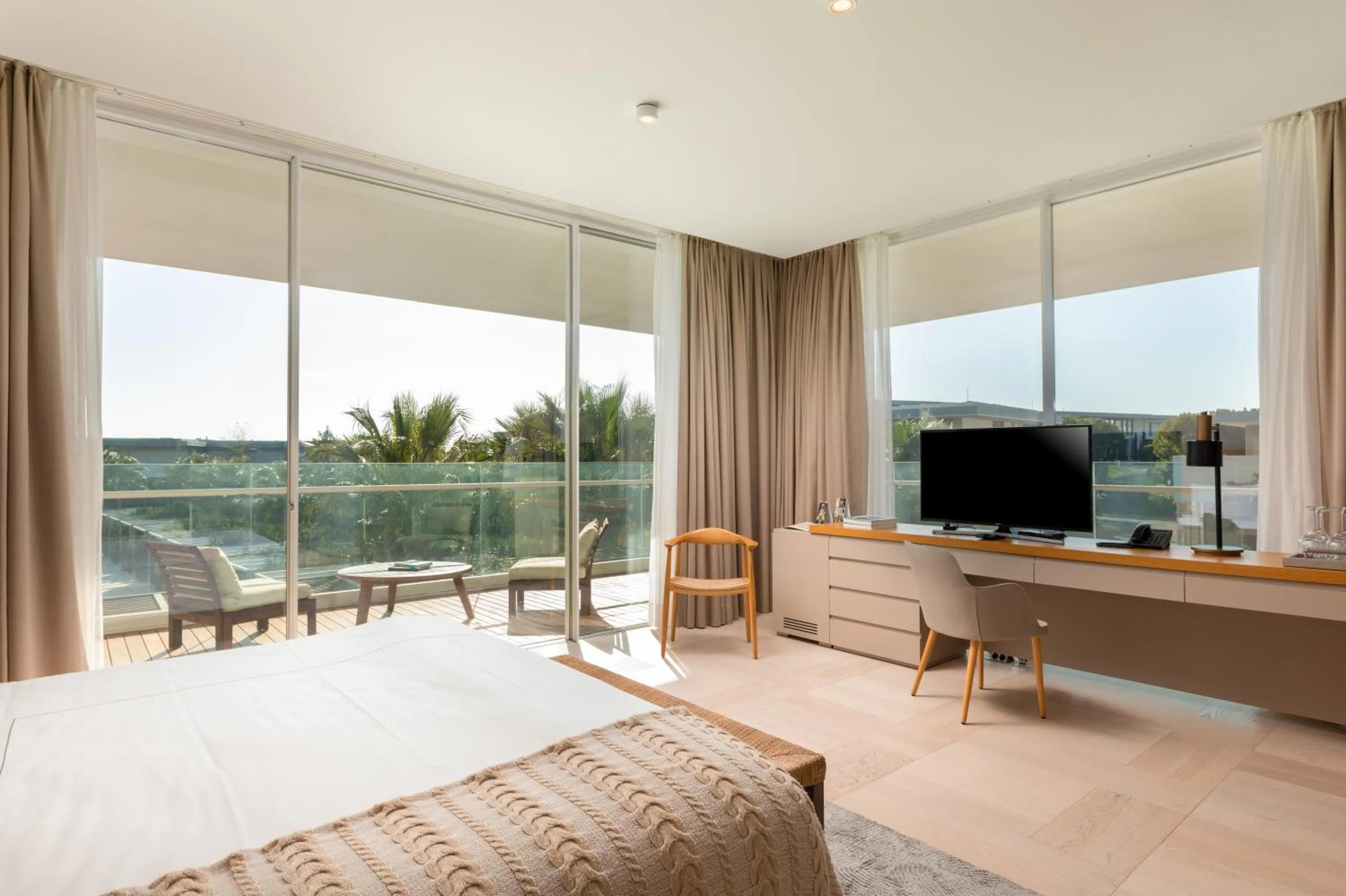 Bed in Hiddenbay Teos Hotel