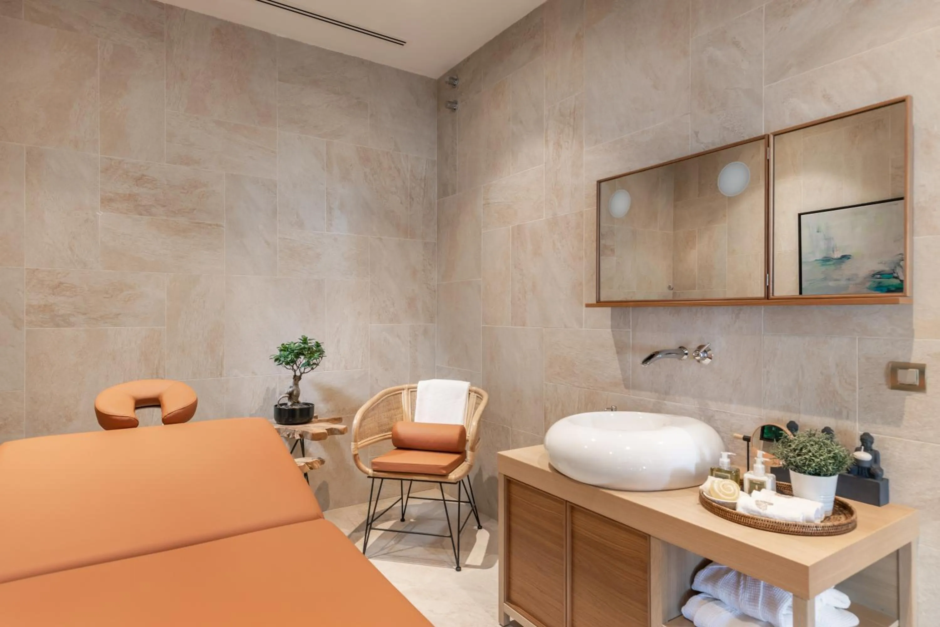 Massage in Hiddenbay Teos Hotel