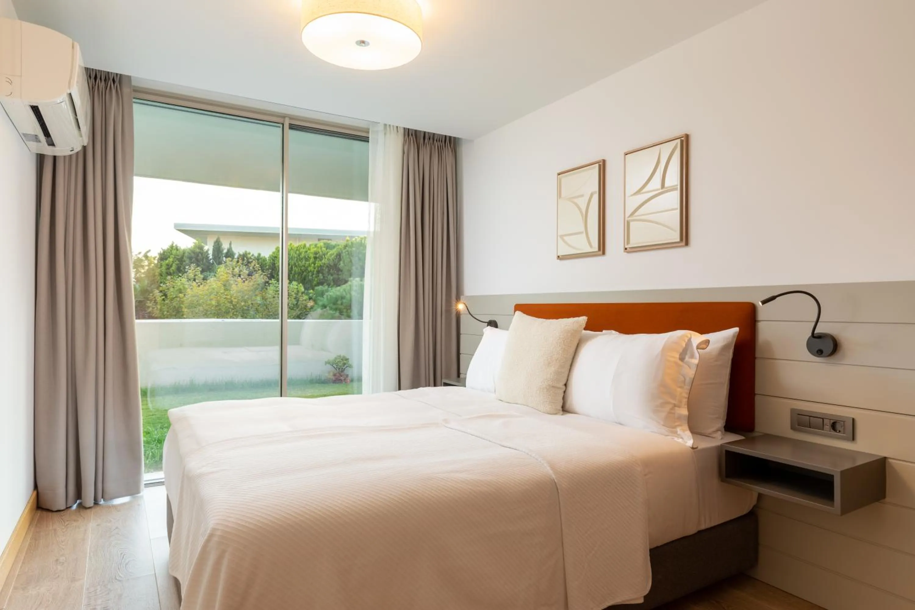 Bed in Hiddenbay Teos Hotel