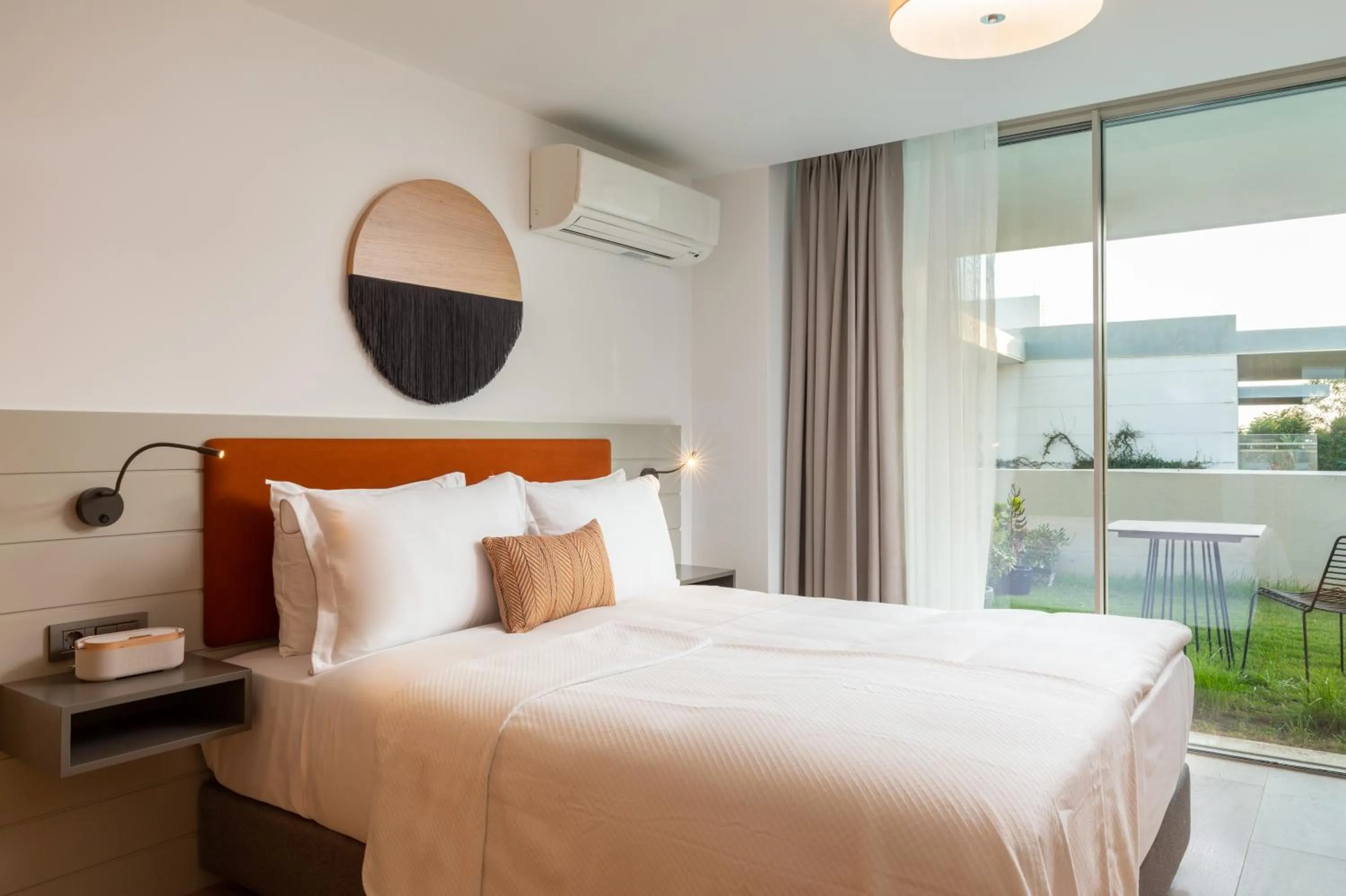 Bed in Hiddenbay Teos Hotel