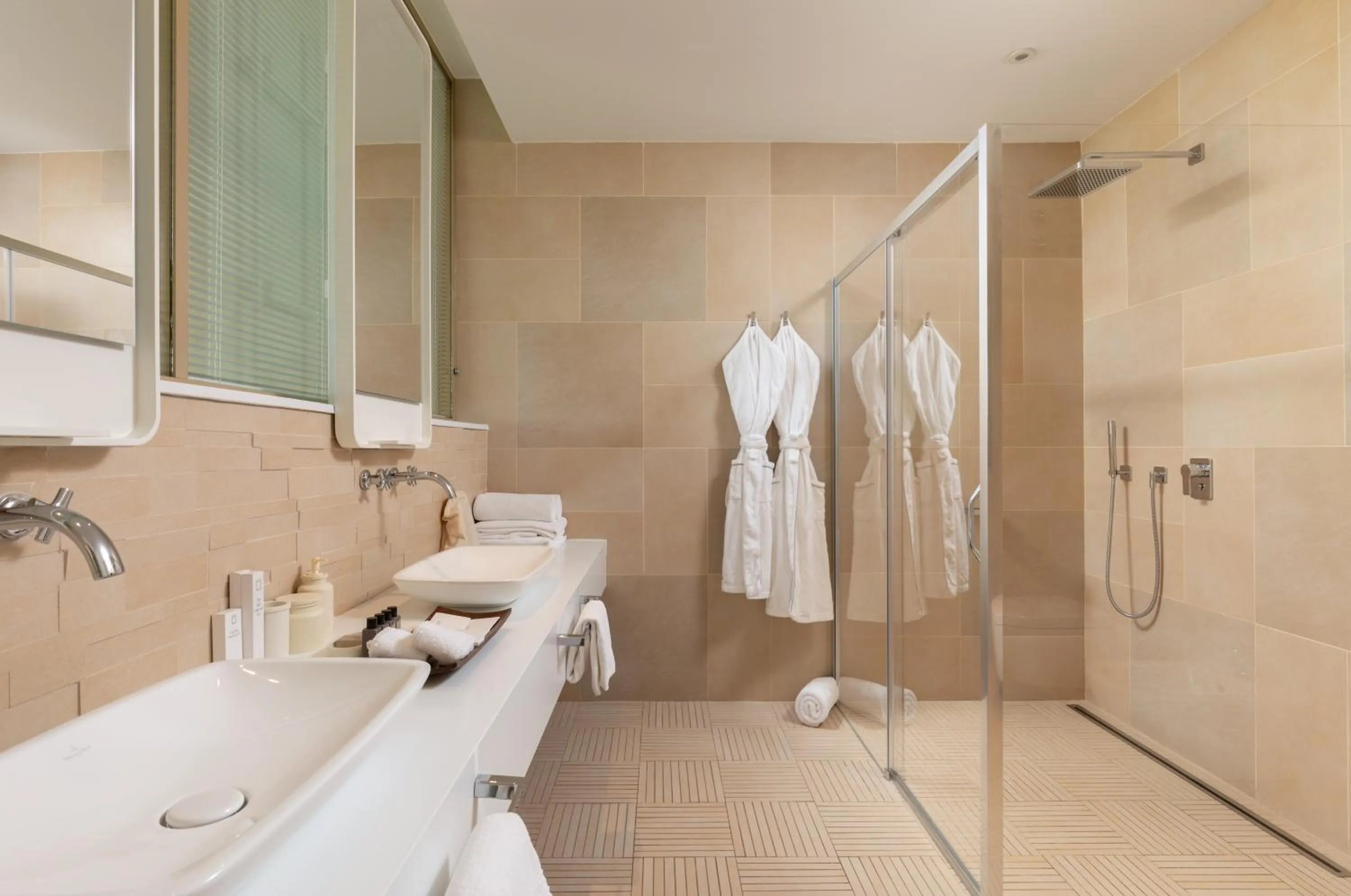 Shower in Hiddenbay Teos Hotel