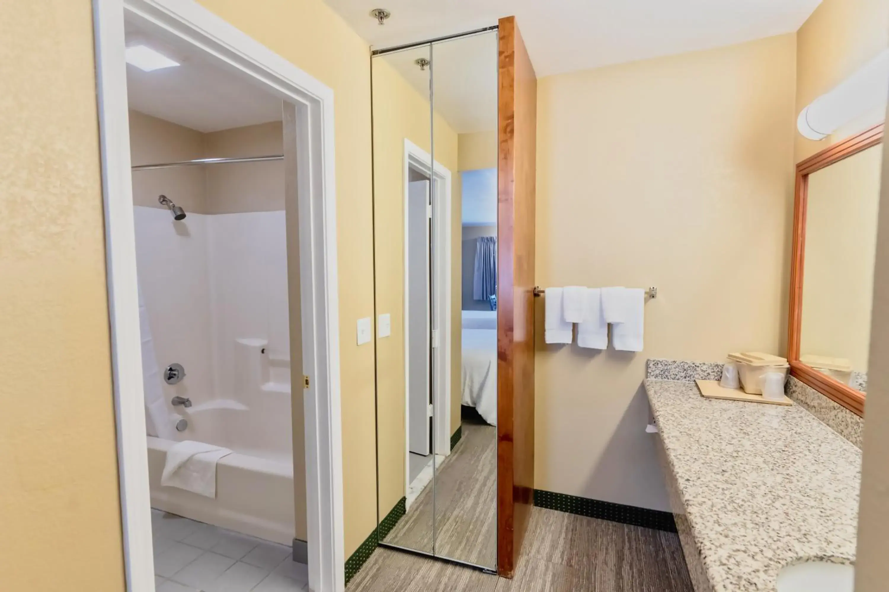 Bathroom in The Oakhurst Inn at Yosemite Bathroom in The Oakhurst Inn at Yosemite