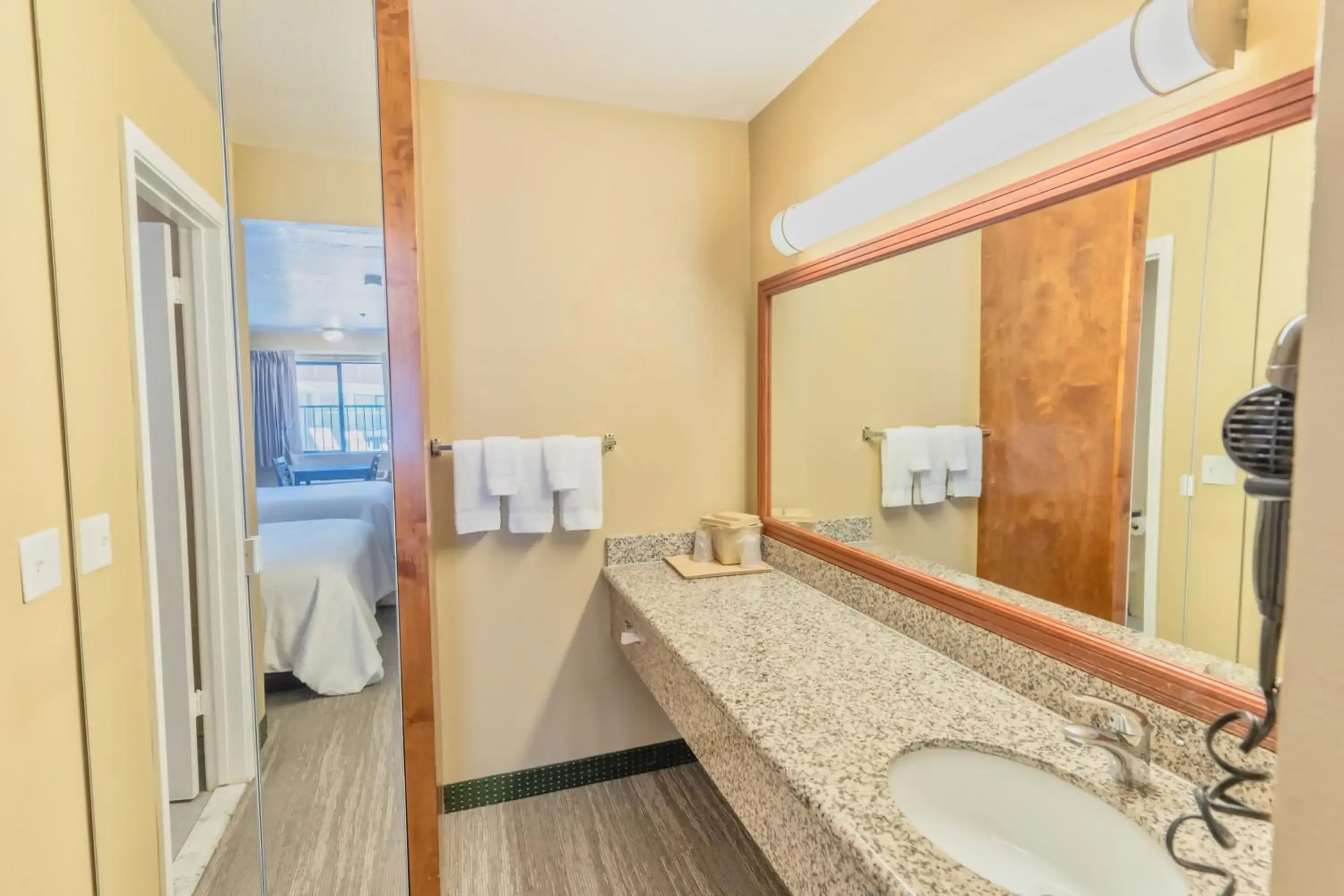 Bathroom in The Oakhurst Inn at Yosemite Bathroom in The Oakhurst Inn at Yosemite