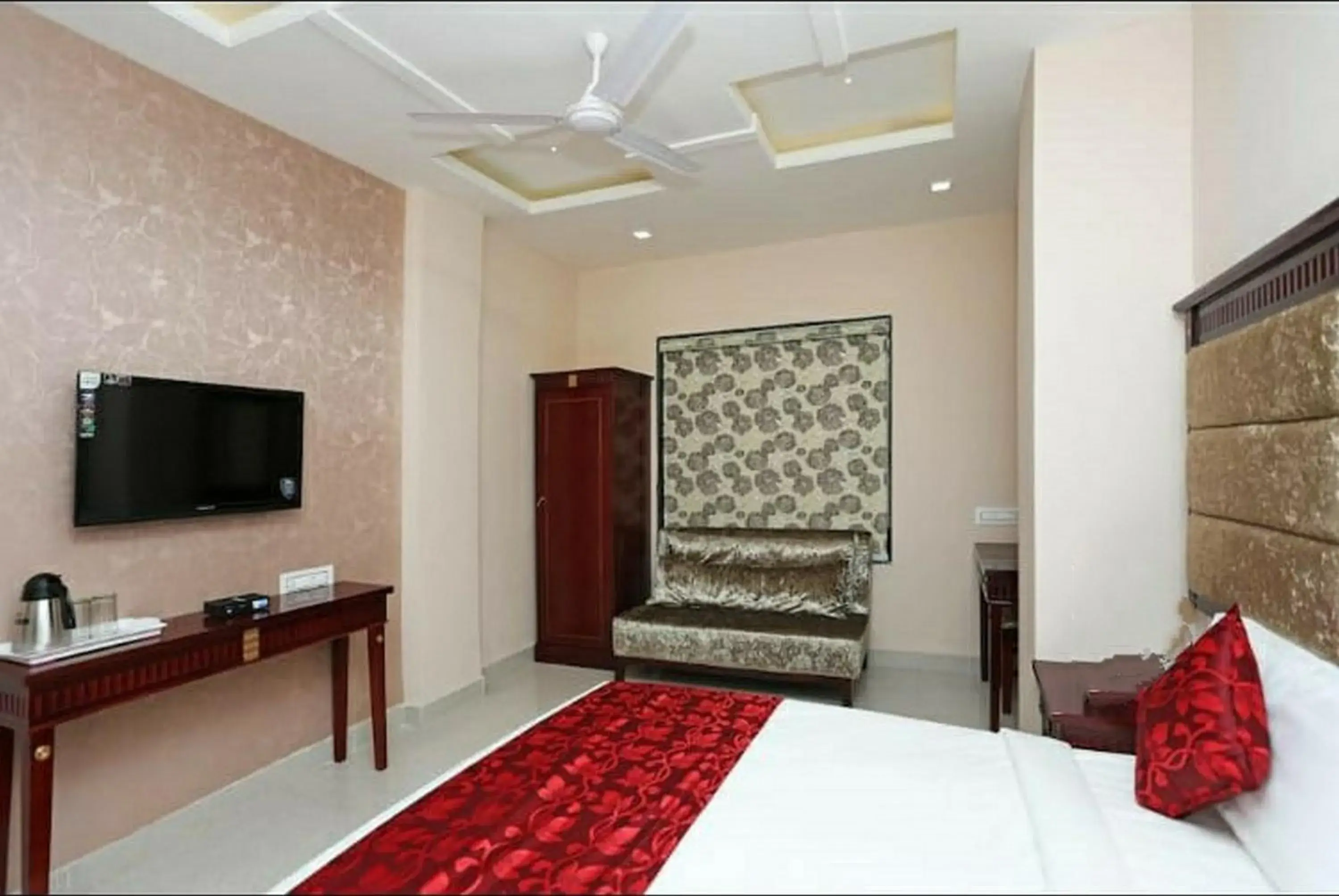 Communal lounge/ TV room, Bed in Hotel Eleven Heights ,Bhopal Communal lounge/ TV room, Bed in Hotel Eleven Heights ,Bhopal