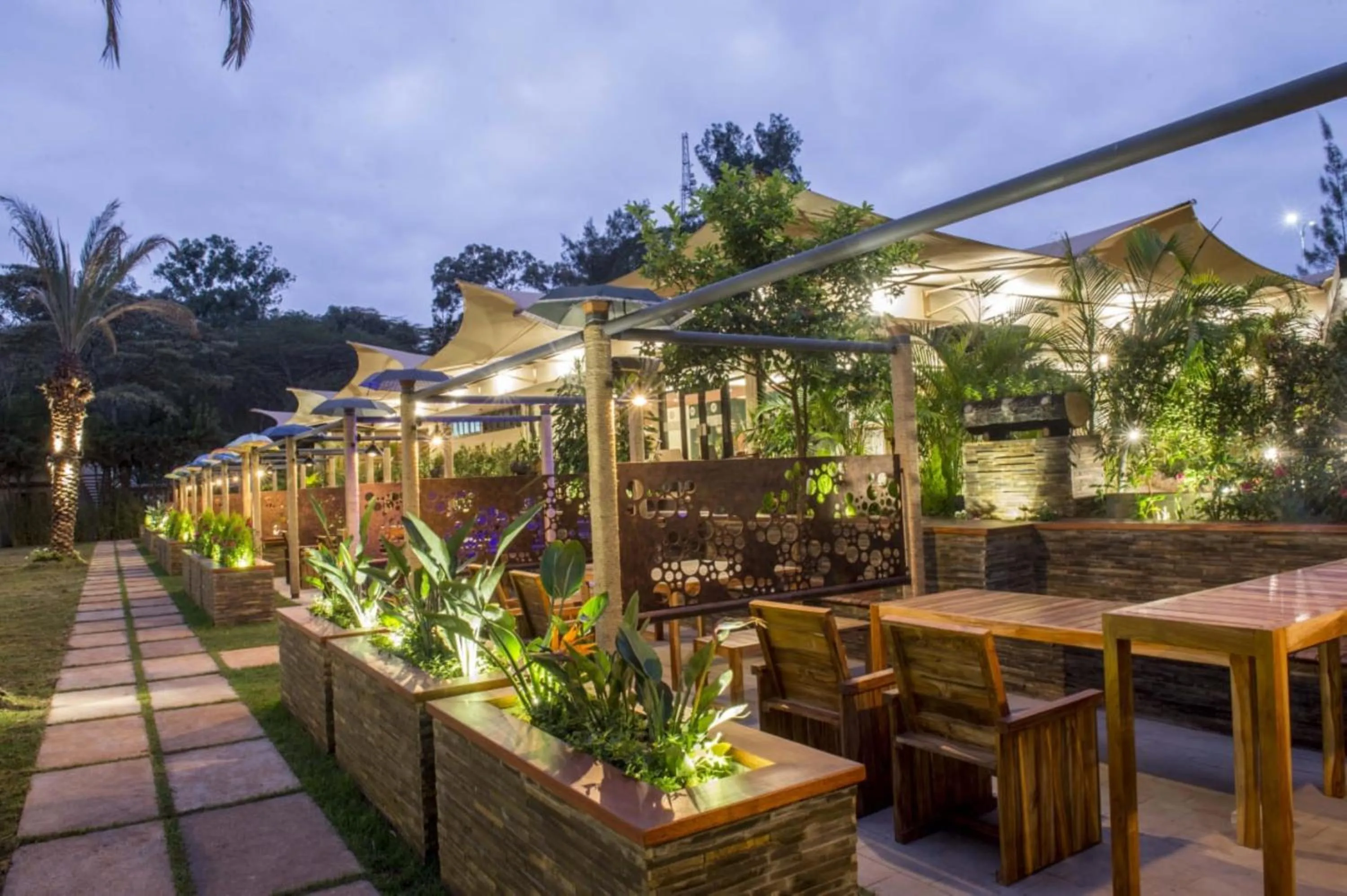 Restaurant/places to eat in Hotel Boulevard Nairobi, City Centre CBD