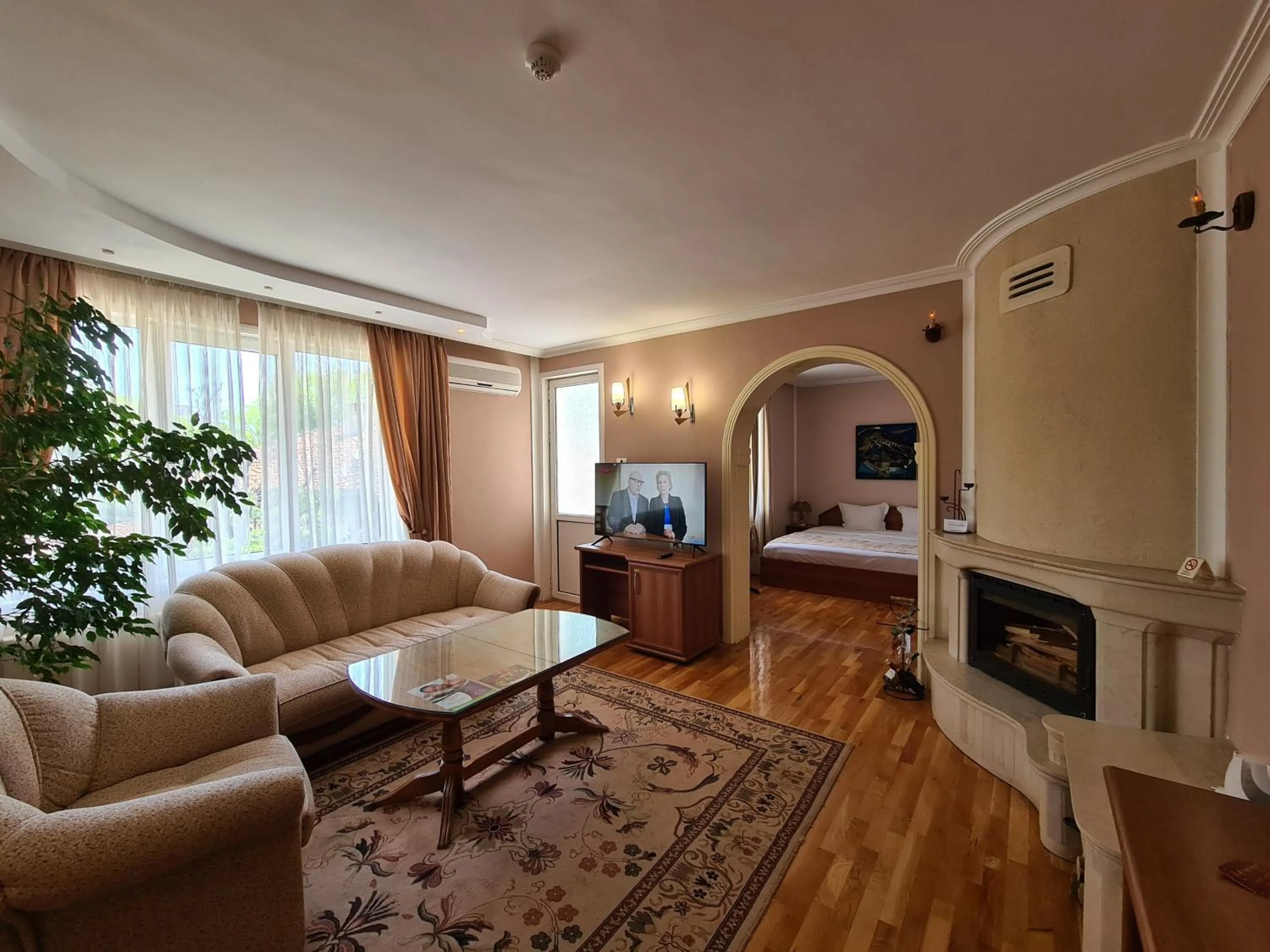 Bedroom, Bed in National Palace Wine & Spa Hotel