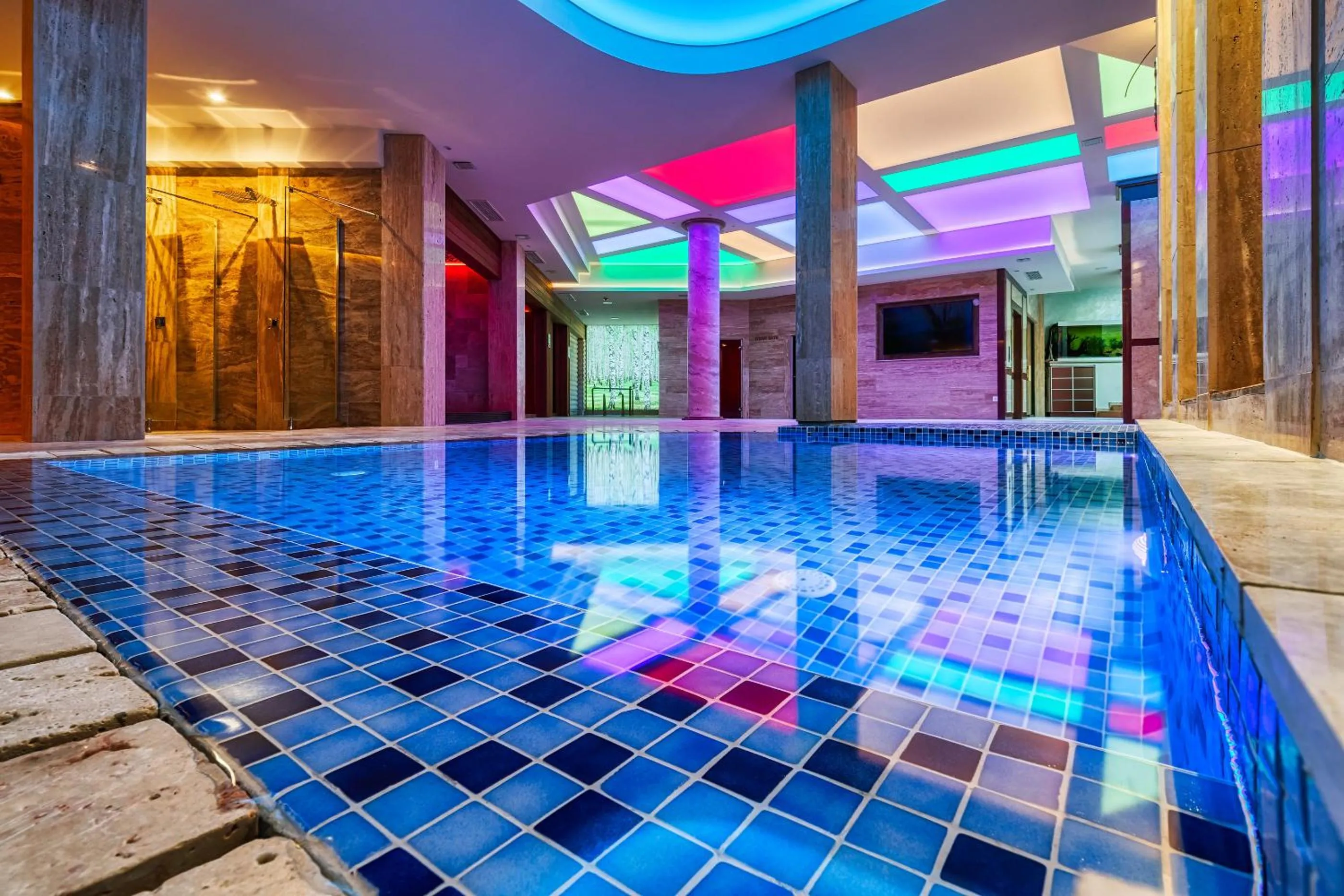 Swimming pool in National Palace Wine & Spa Hotel