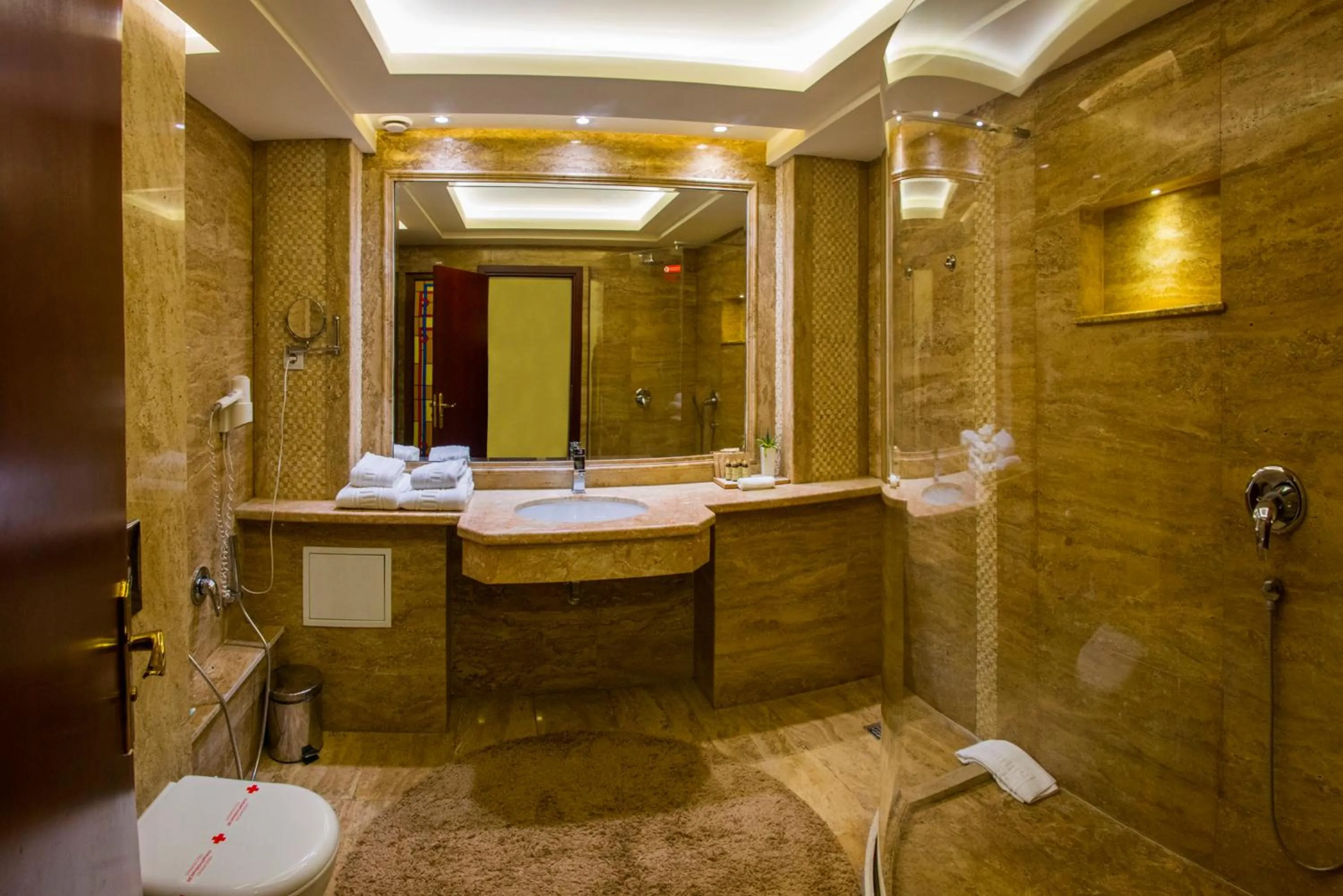 Bathroom in National Palace Wine & Spa Hotel