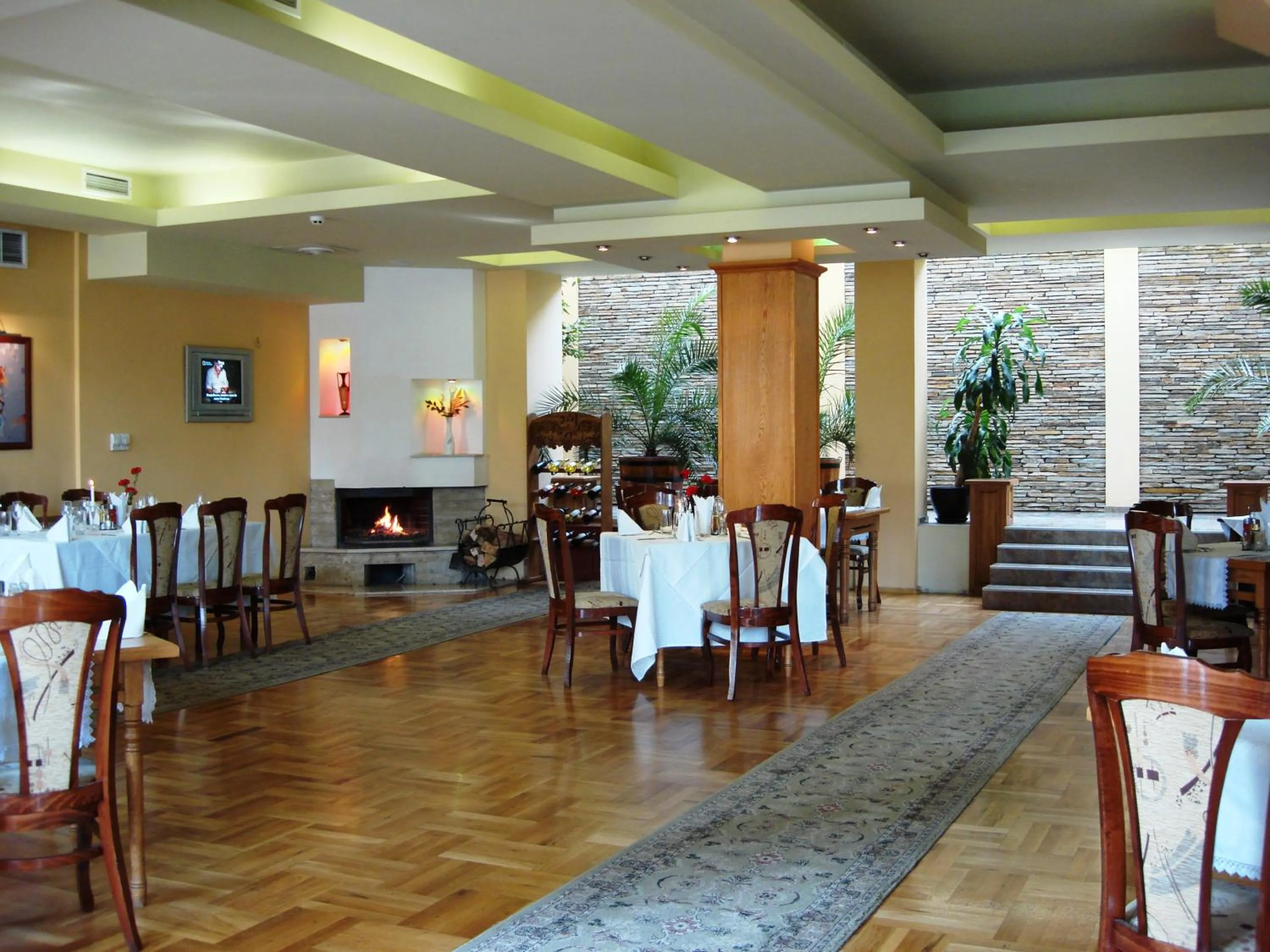 Restaurant/places to eat in National Palace Wine & Spa Hotel