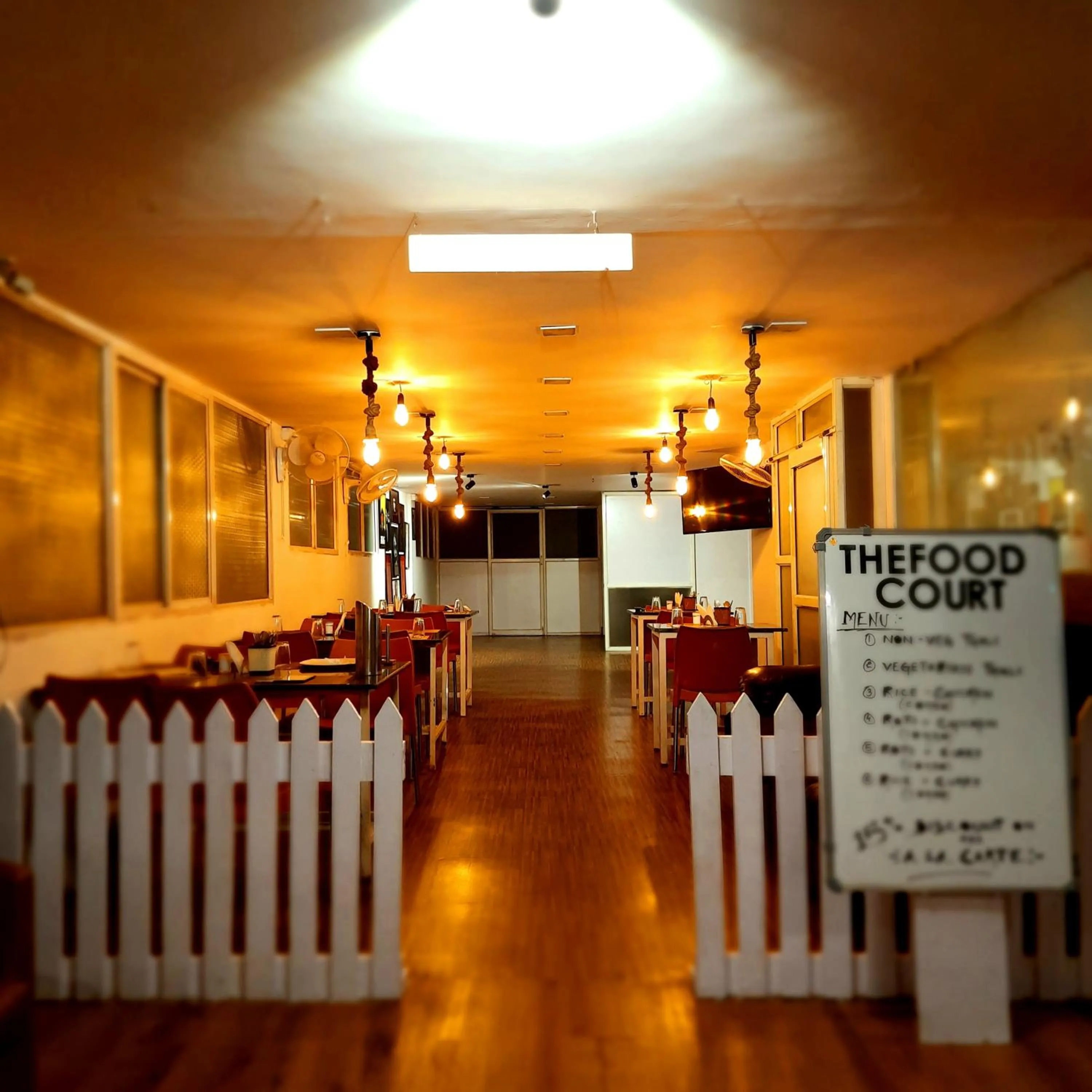 Restaurant/places to eat in The Roy Grand Inns