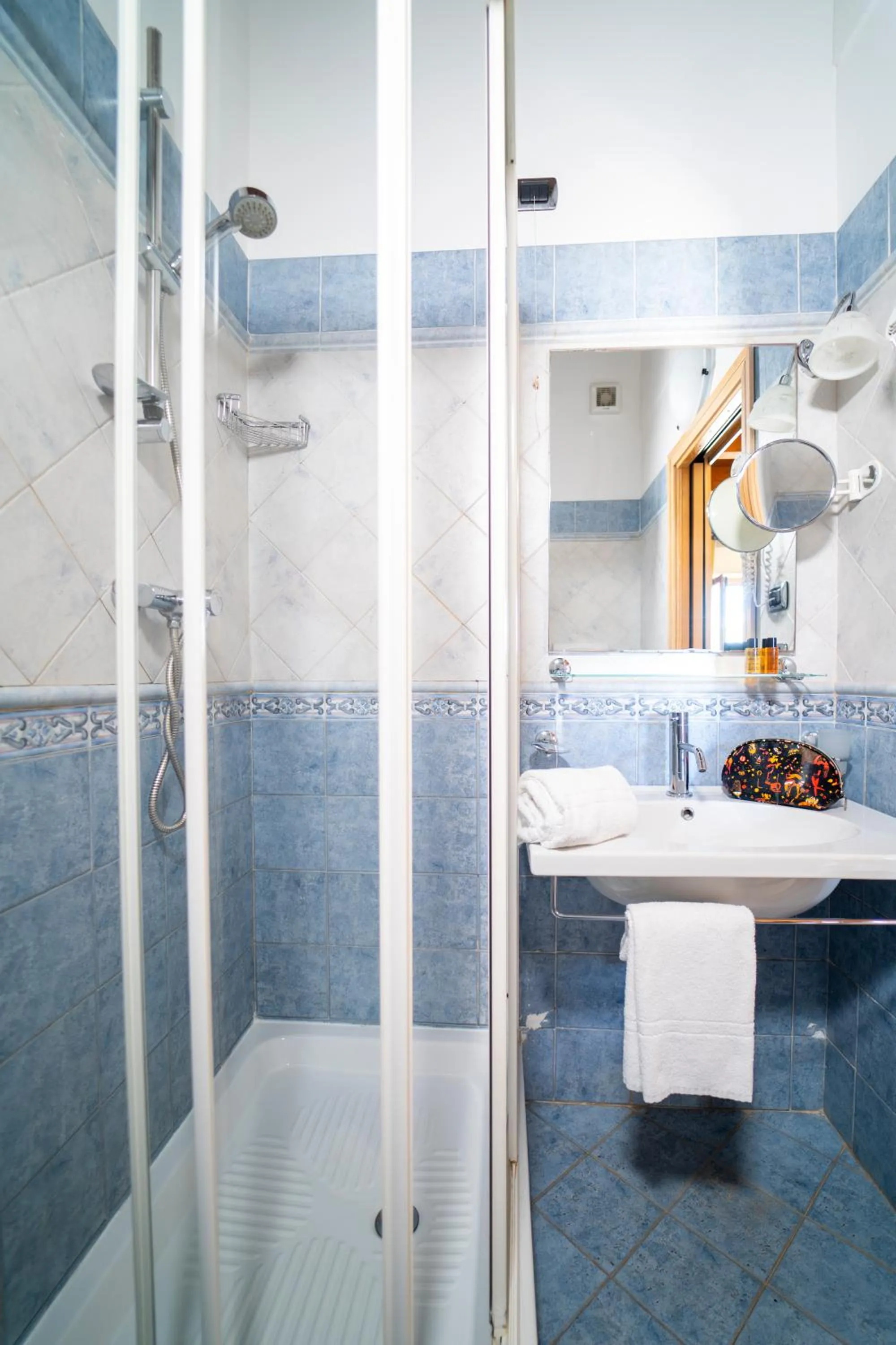 Shower in Hotel Villa Romana