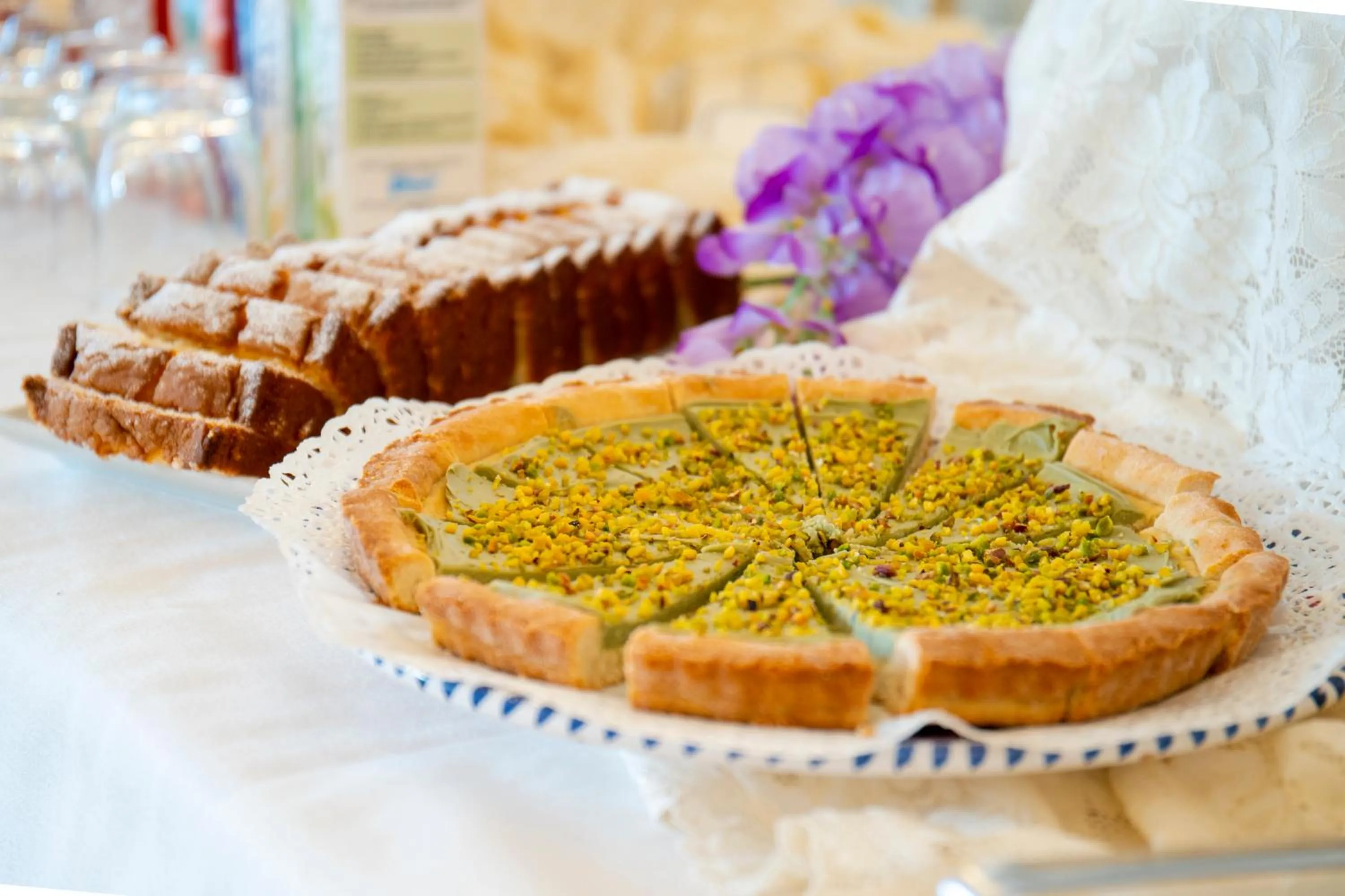 Food and drinks in Hotel Villa Romana