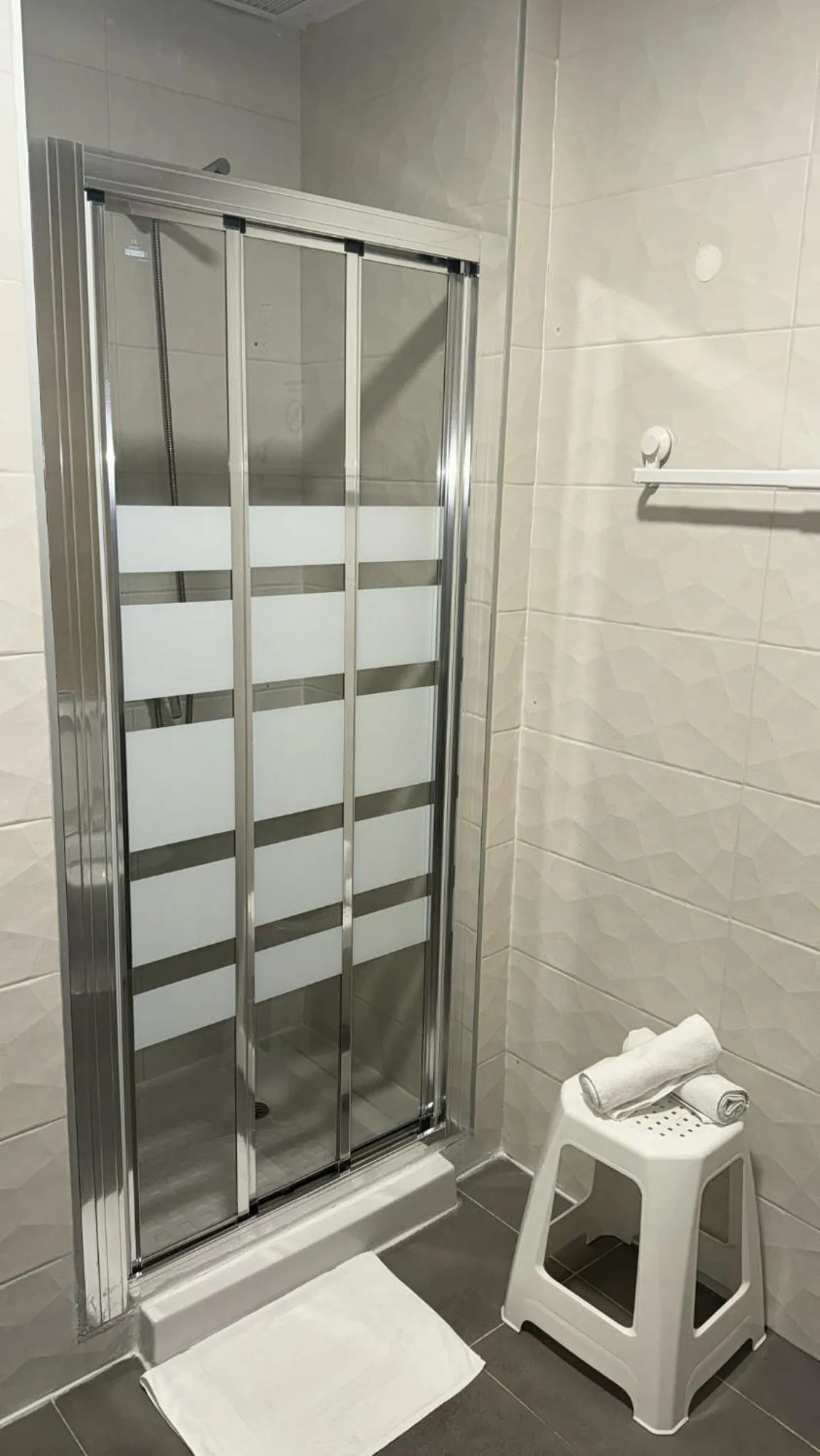 Shower in Hostel Welcome Benidorm