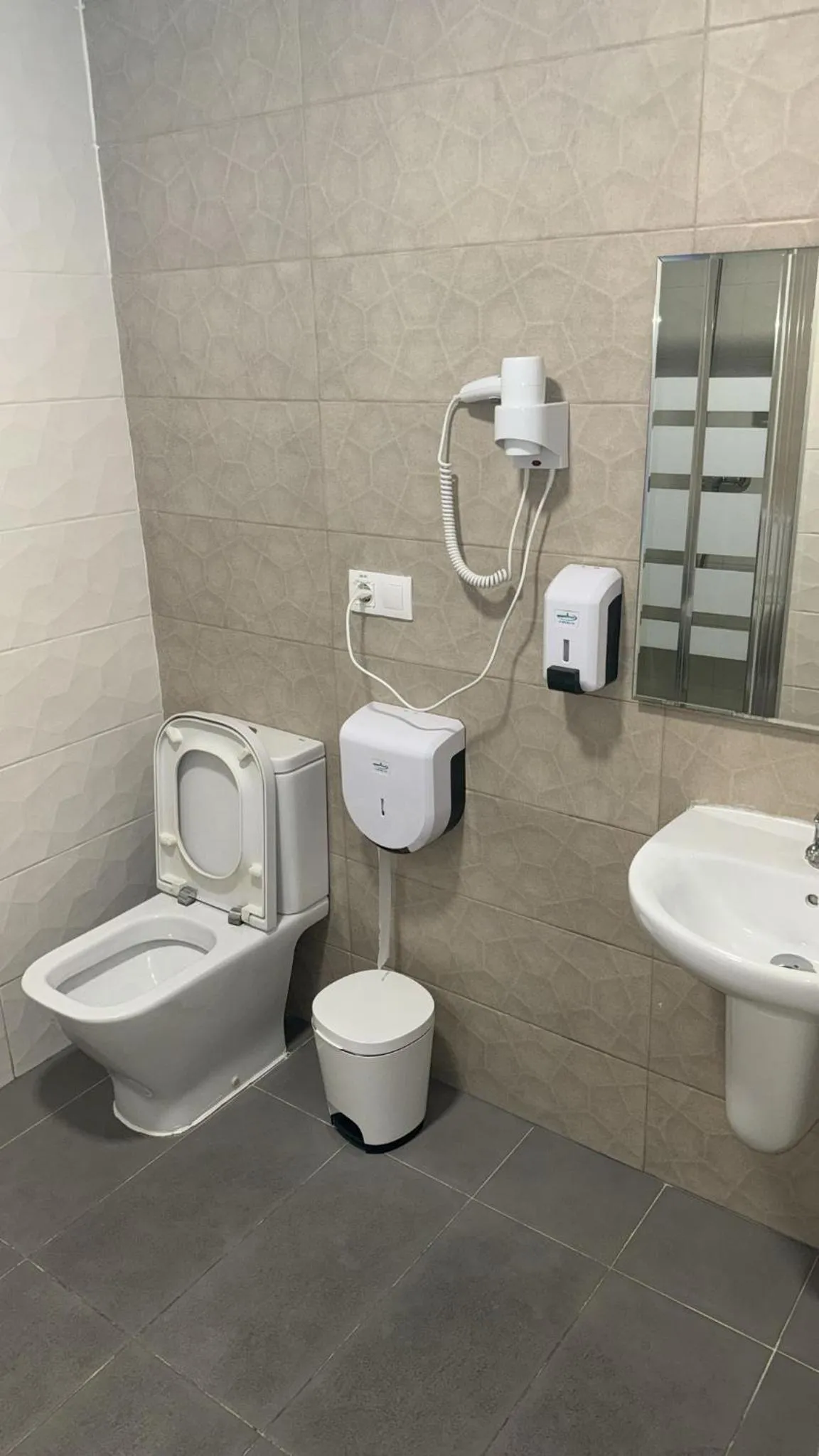 Toilet in Hostel Welcome Benidorm