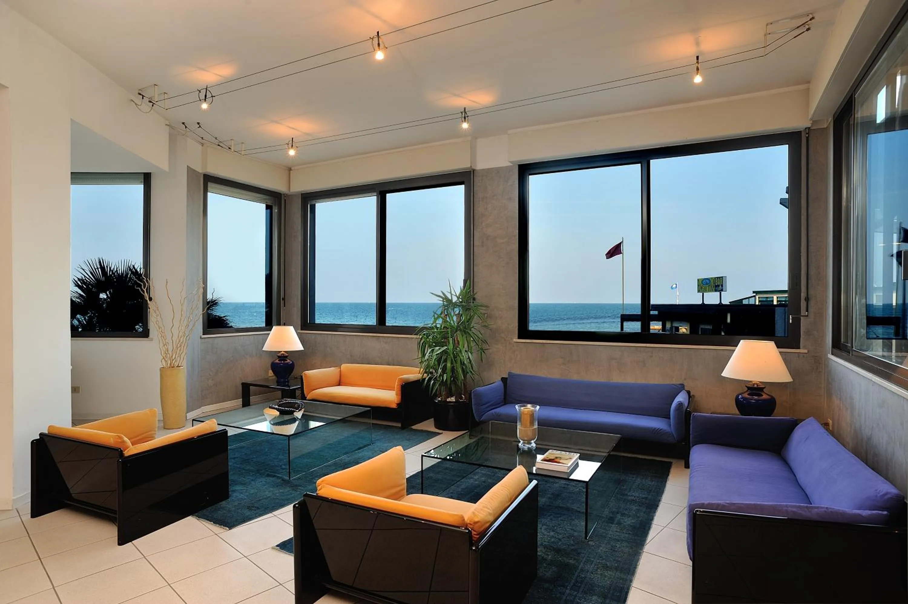 Communal lounge/ TV room in UNAHOTELS Imperial Sport Hotel