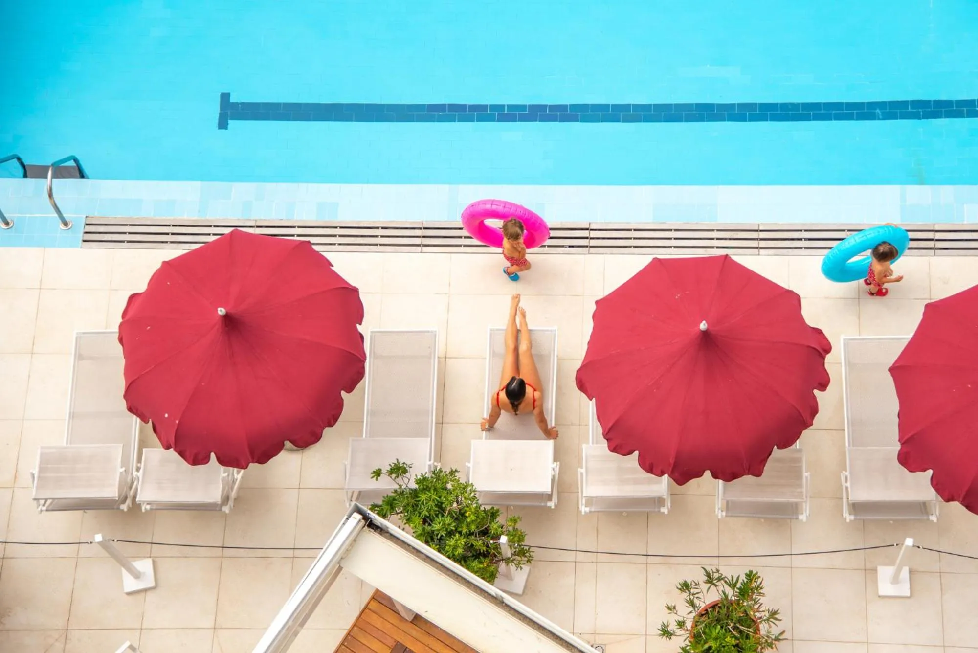 Swimming pool in UNAHOTELS Imperial Sport Hotel