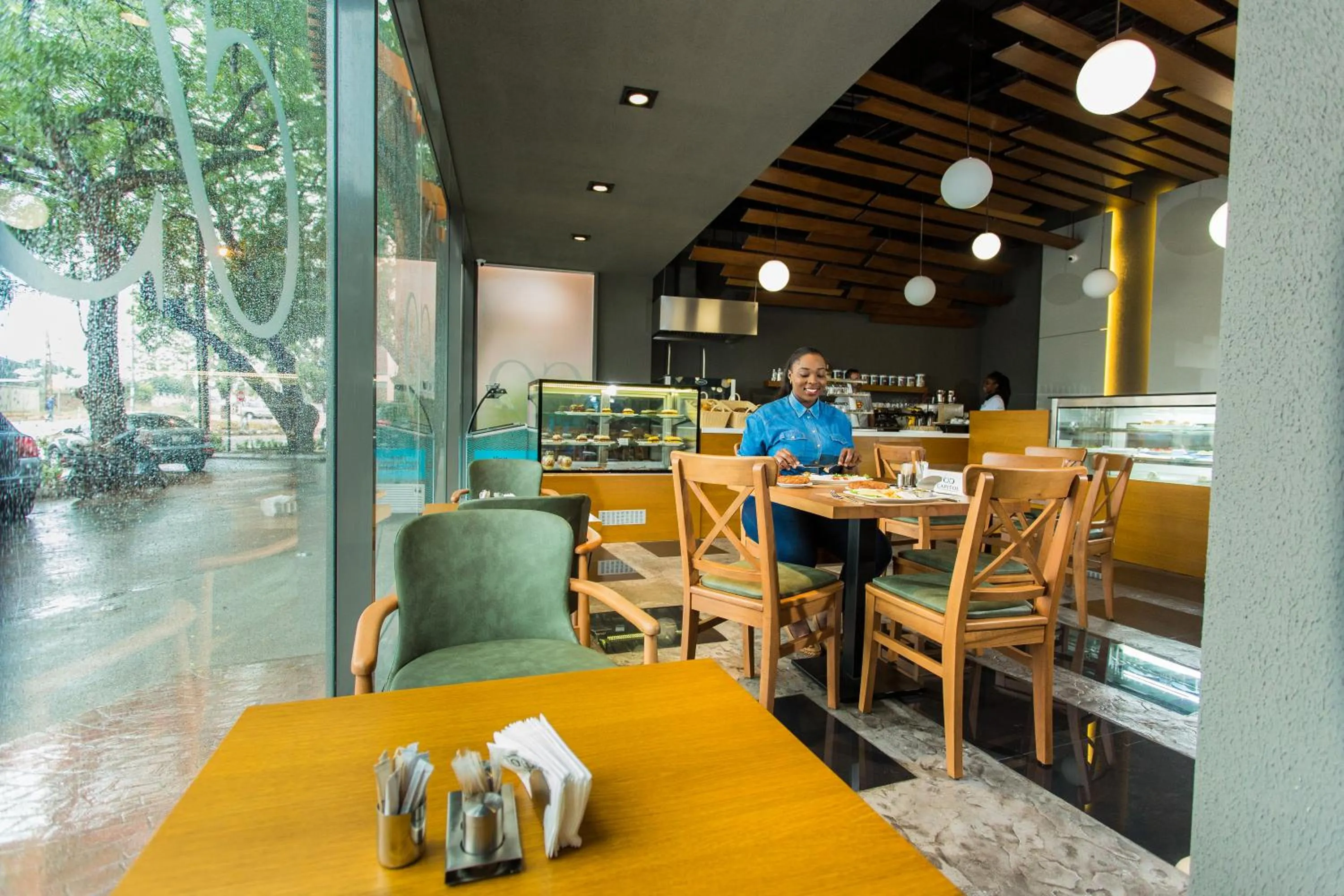 Restaurant/places to eat in Accra Luxury Apartments @ Pearl