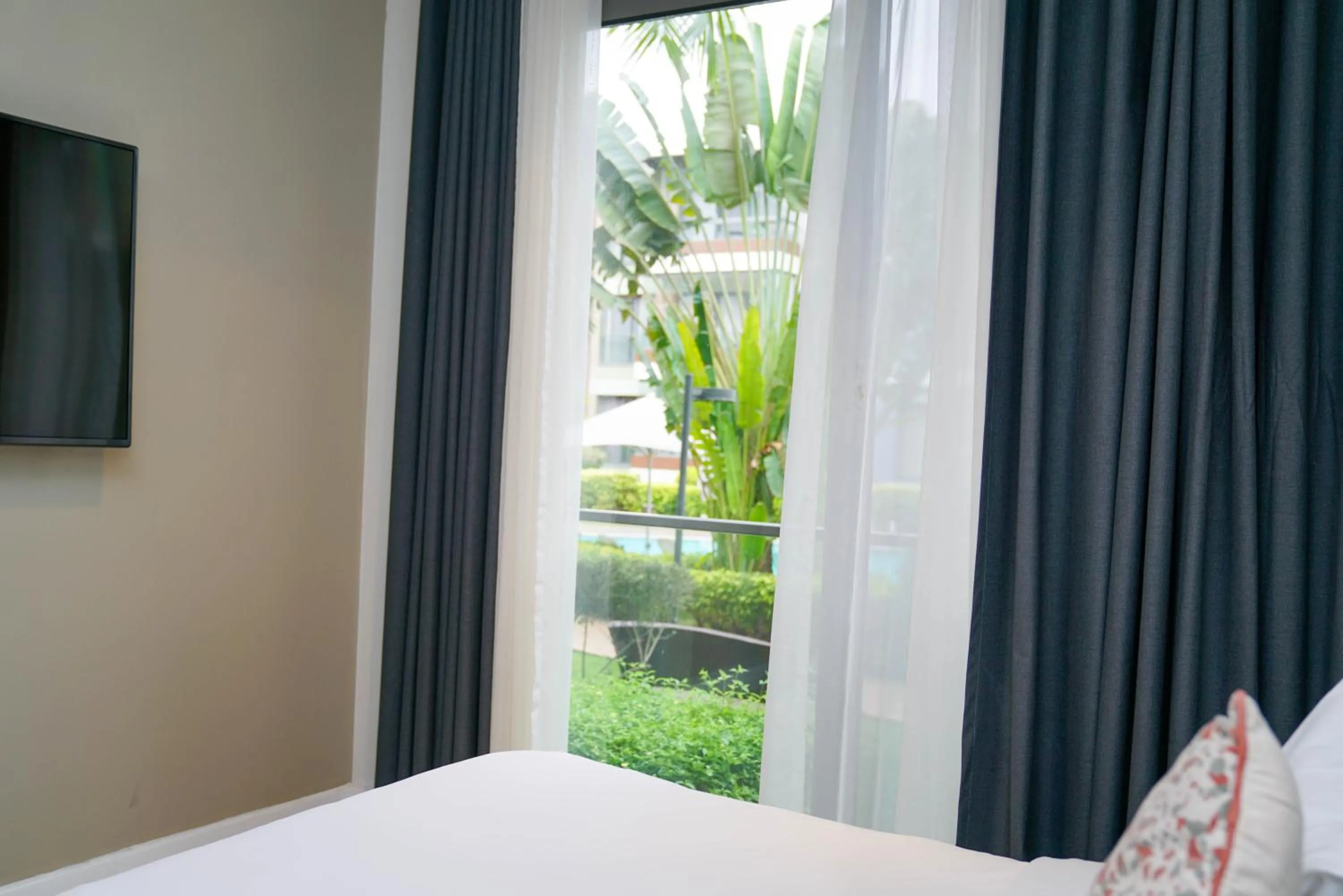 Natural landscape, Bed in Accra Luxury Apartments @ Pearl