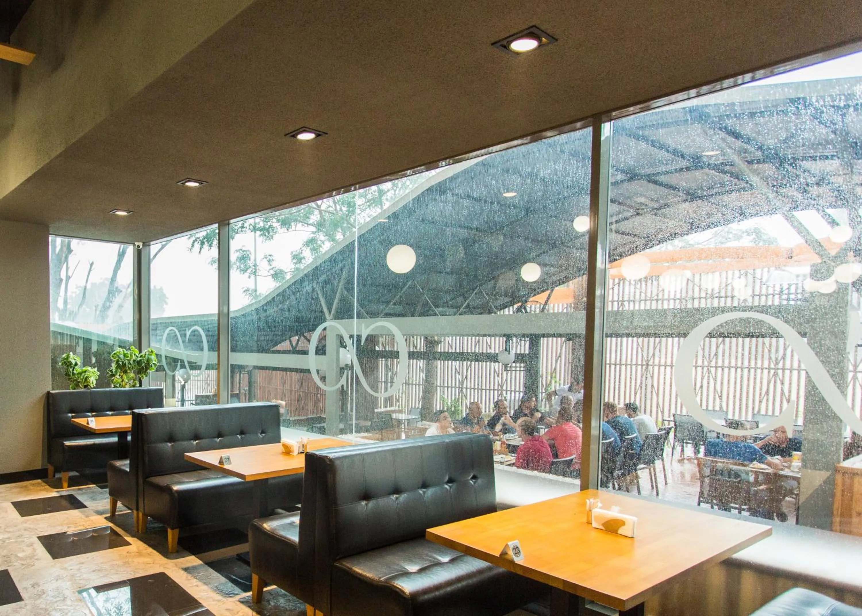 Restaurant/places to eat in Accra Luxury Apartments @ Pearl