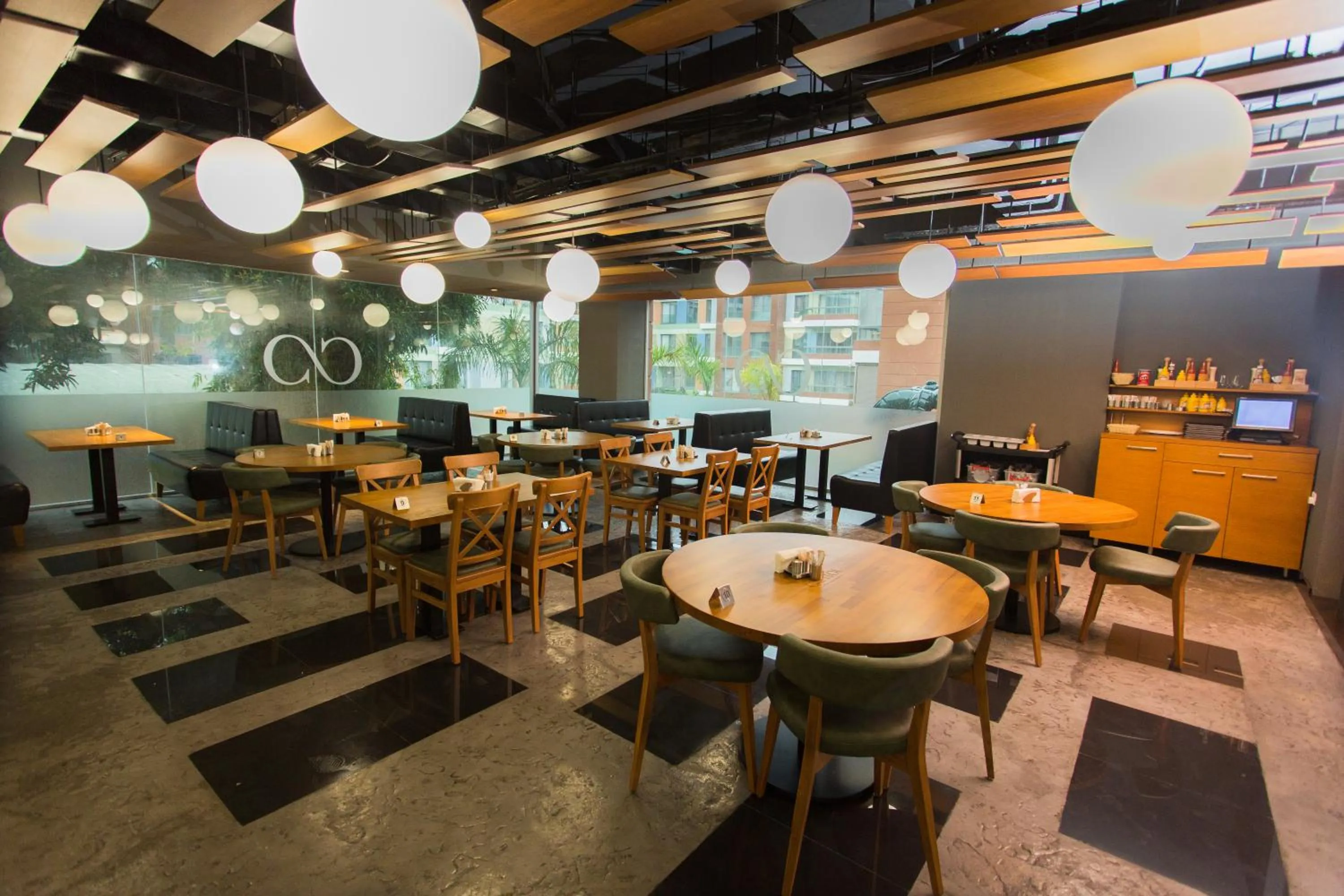 Restaurant/places to eat in Accra Luxury Apartments @ Pearl