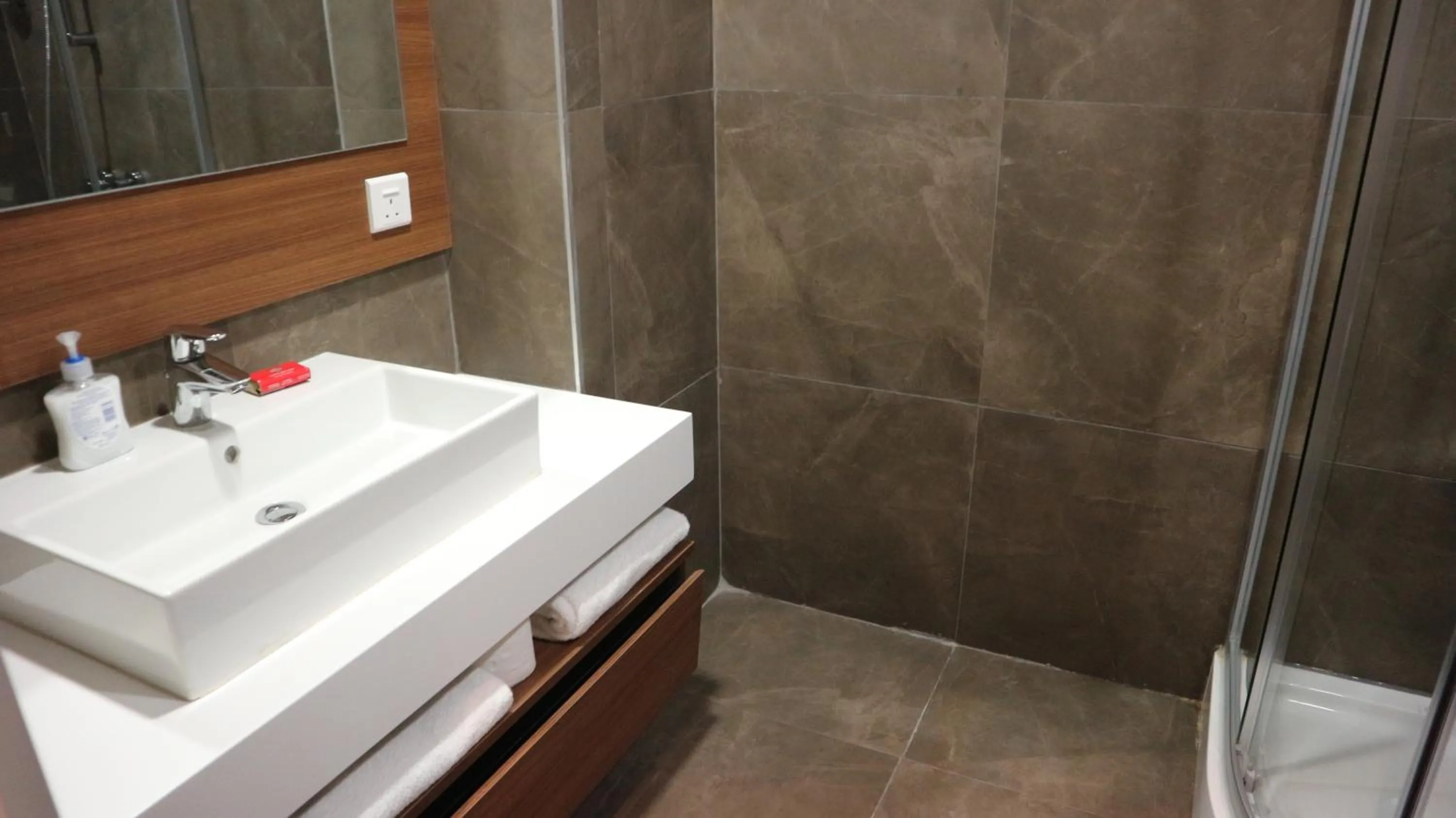 Bathroom in Accra Luxury Apartments @ Pearl