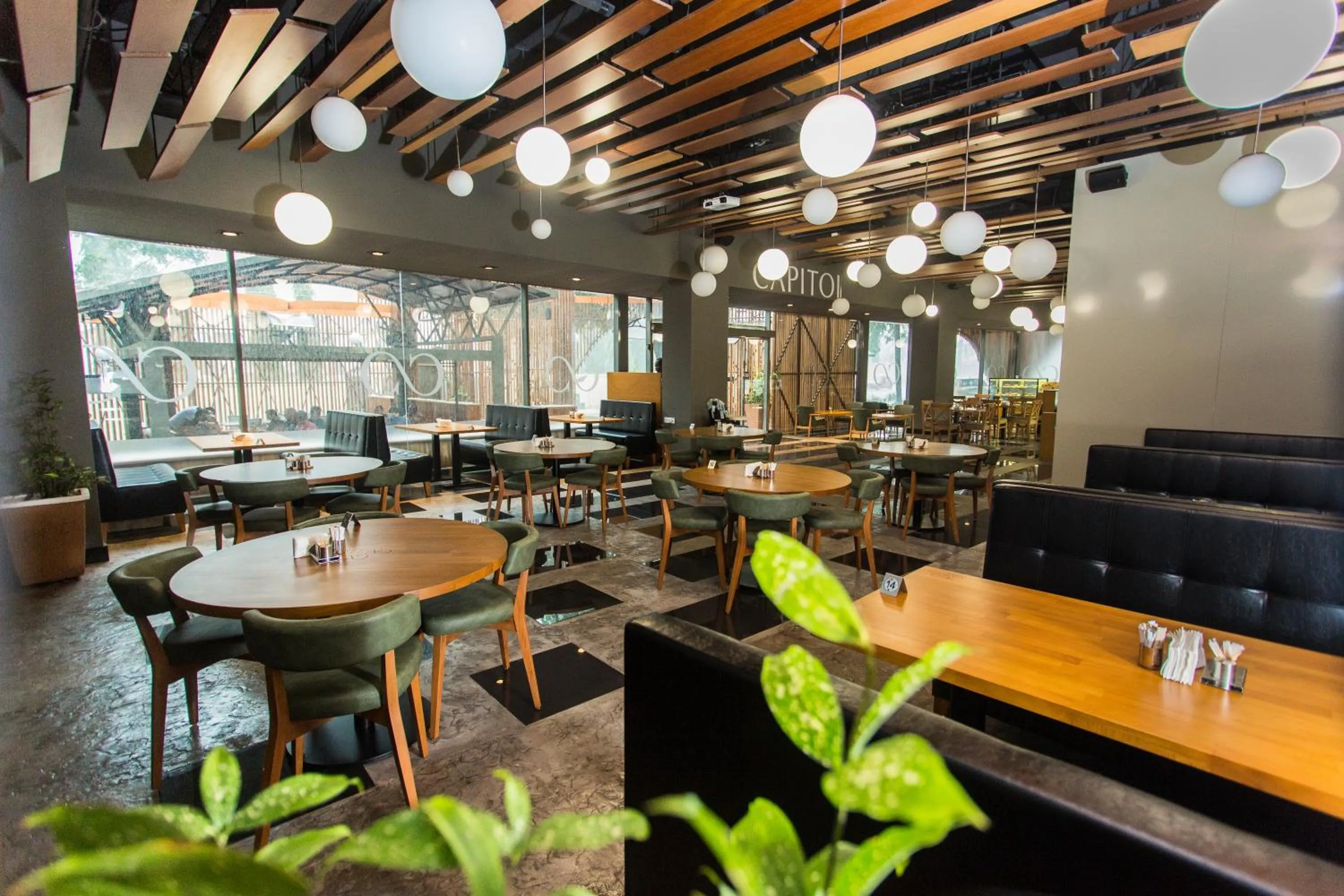 Restaurant/places to eat in Accra Luxury Apartments @ Pearl