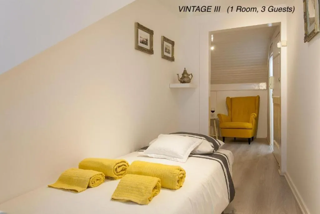 Bedroom, Bed in Alfama Vintage 1 Ten guests - Alfama Vintage 2 Five guests - Alfama Vintage 3 Three Guests
