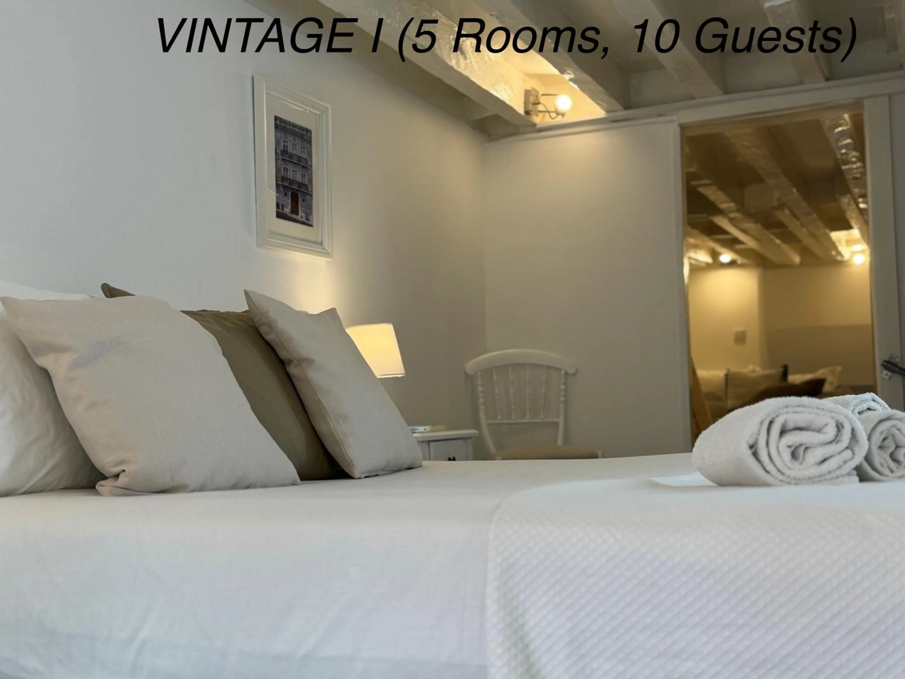 Bed in Alfama Vintage 1 Ten guests - Alfama Vintage 2 Five guests - Alfama Vintage 3 Three Guests