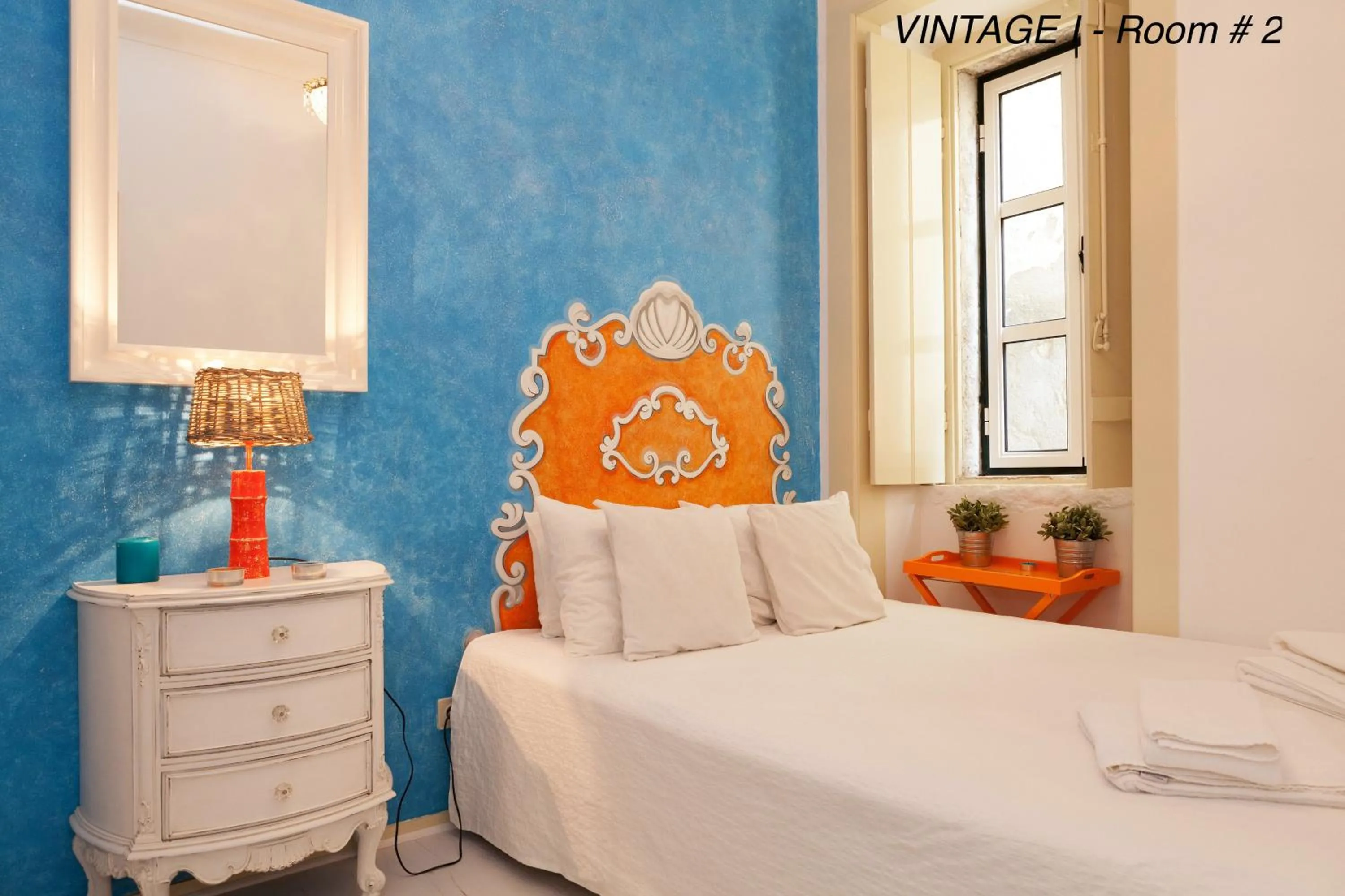 Bedroom, Bed in Alfama Vintage 1 Ten guests - Alfama Vintage 2 Five guests - Alfama Vintage 3 Three Guests