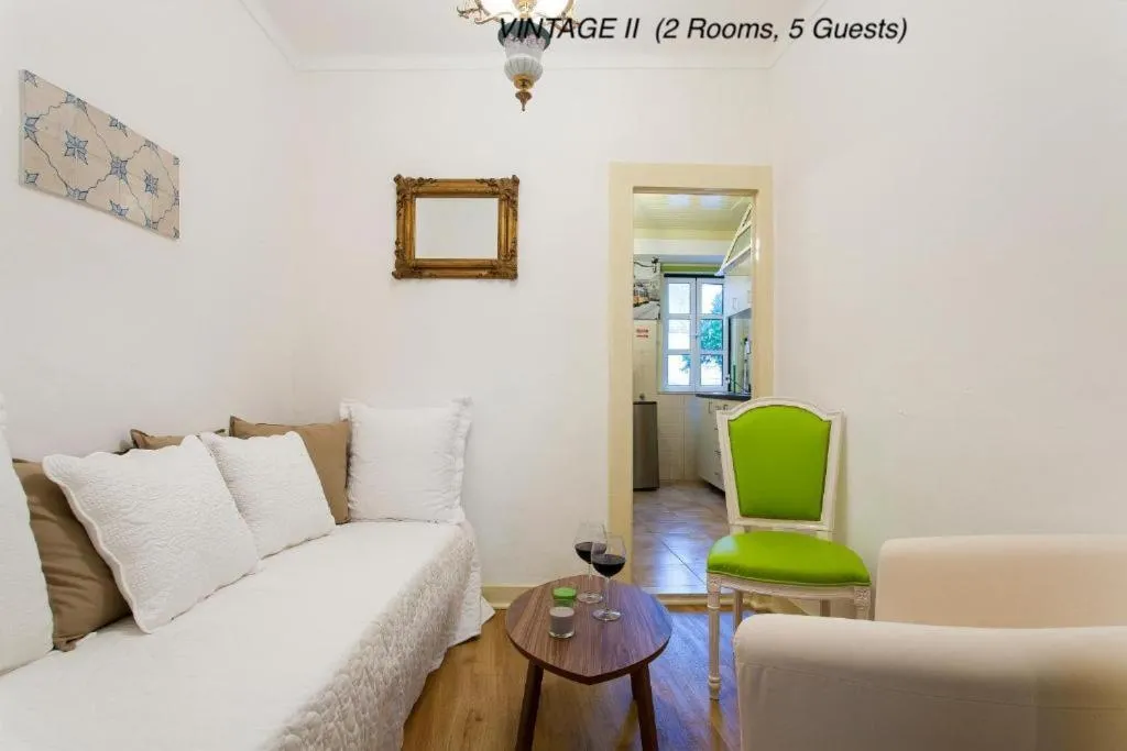 Seating area in Alfama Vintage 1 Ten guests - Alfama Vintage 2 Five guests - Alfama Vintage 3 Three Guests