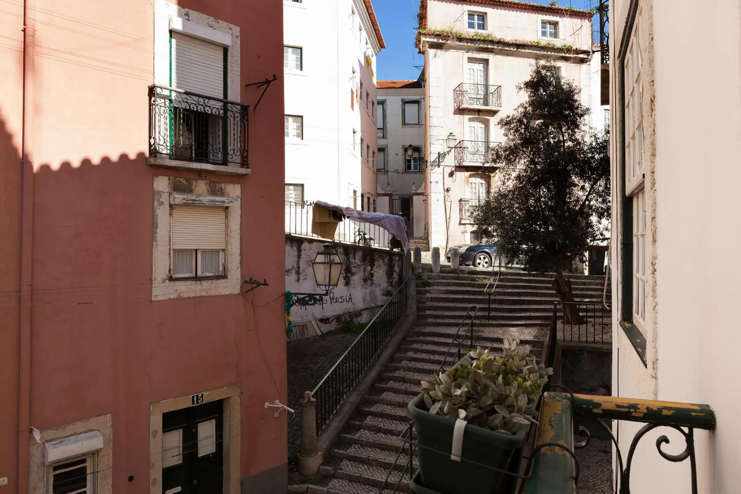 Neighbourhood in Alfama Vintage 1 Ten guests - Alfama Vintage 2 Five guests - Alfama Vintage 3 Three Guests