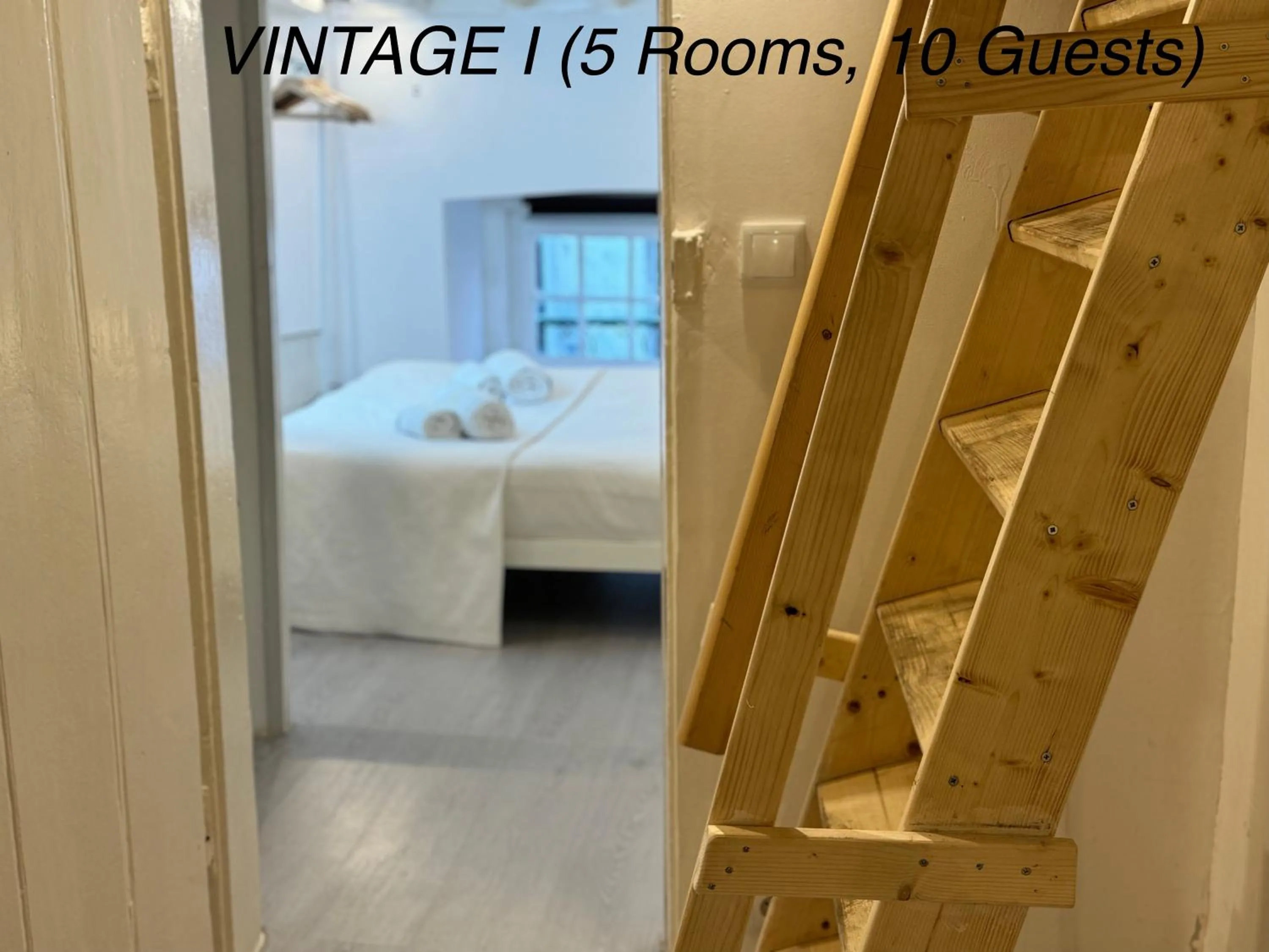 Bed in Alfama Vintage 1 Ten guests - Alfama Vintage 2 Five guests - Alfama Vintage 3 Three Guests