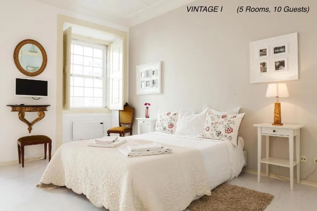 TV and multimedia, Bed in Alfama Vintage 1 Ten guests - Alfama Vintage 2 Five guests - Alfama Vintage 3 Three Guests