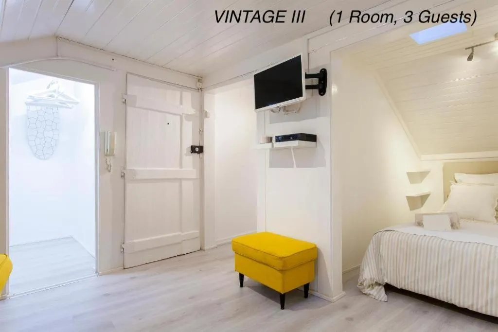 Bed in Alfama Vintage 1 Ten guests - Alfama Vintage 2 Five guests - Alfama Vintage 3 Three Guests