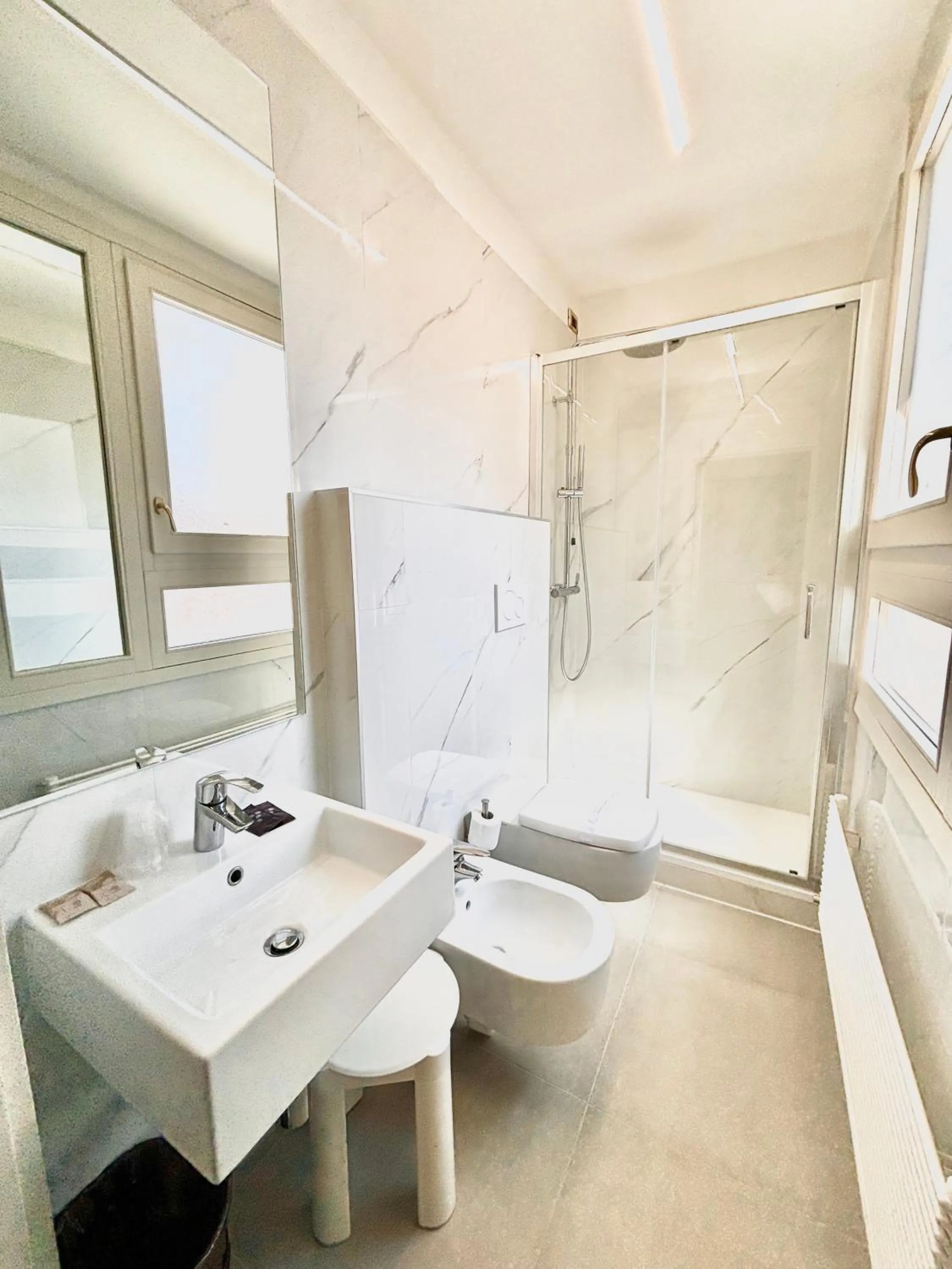 Shower in Hotel al Graspo de Ua