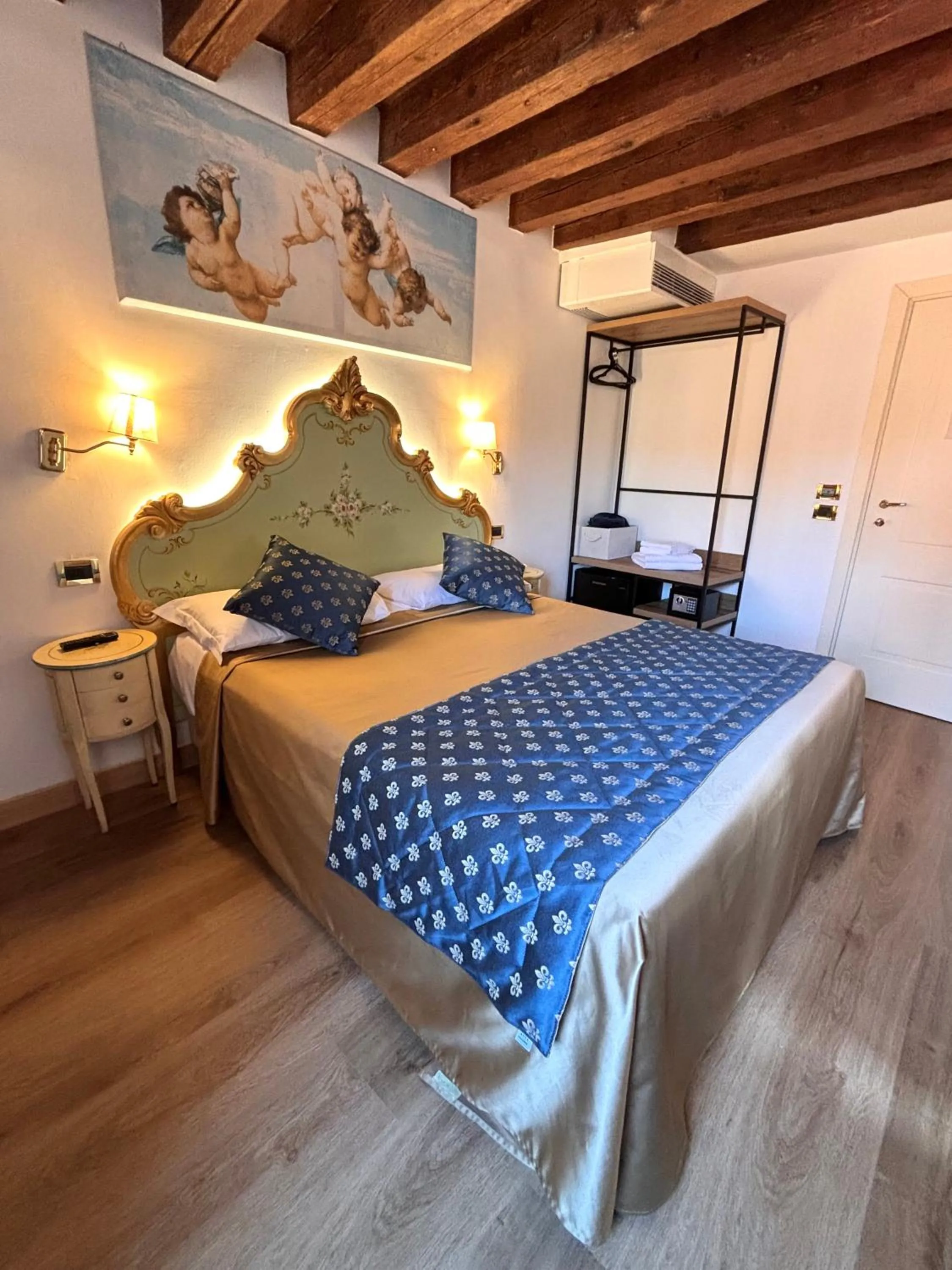 Bed in Hotel al Graspo de Ua