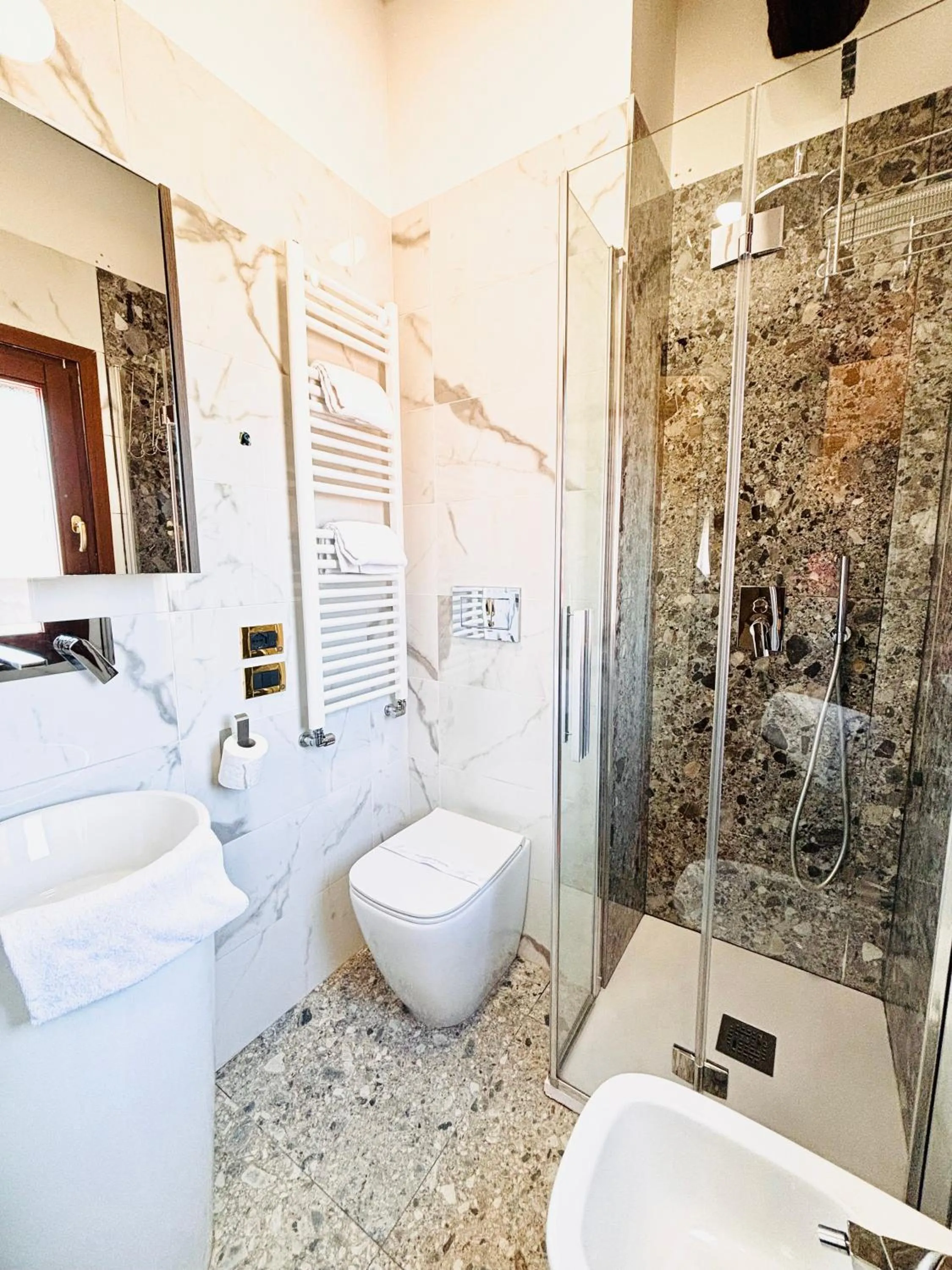 Shower in Hotel al Graspo de Ua