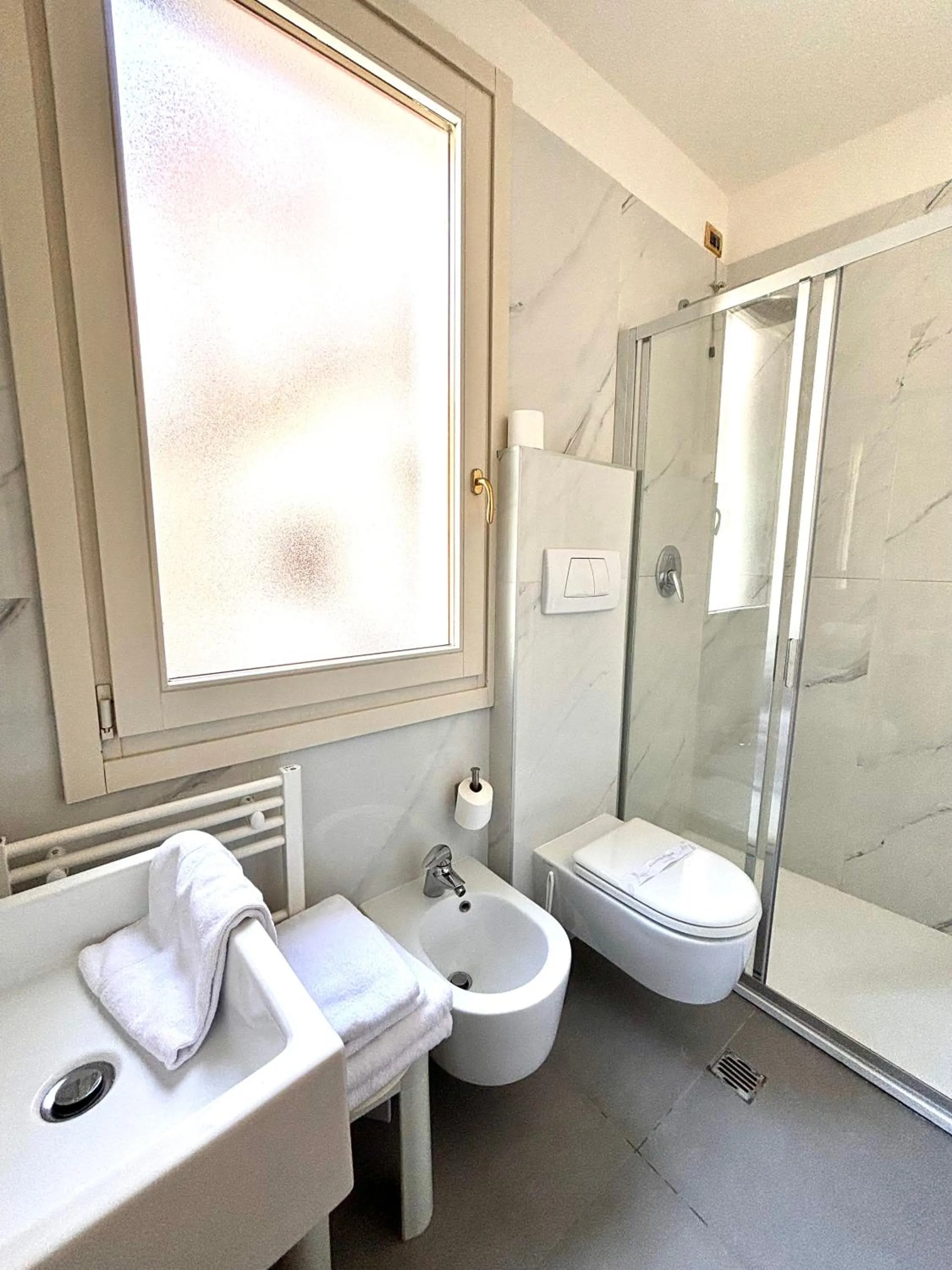 Shower in Hotel al Graspo de Ua