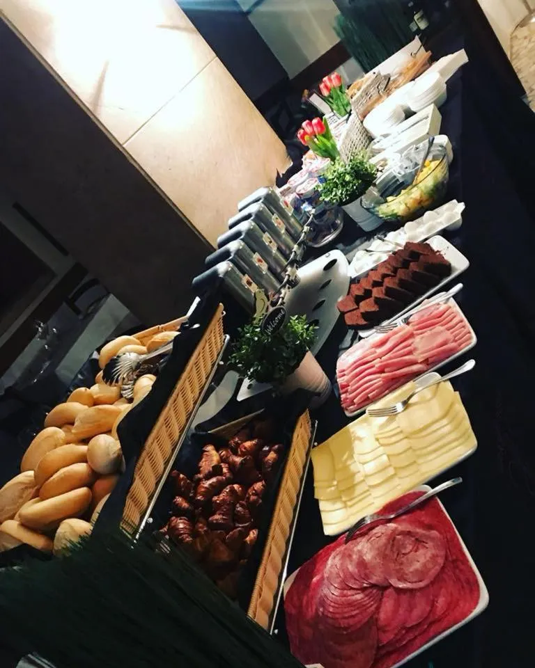 Continental breakfast in Hotel al Graspo de Ua